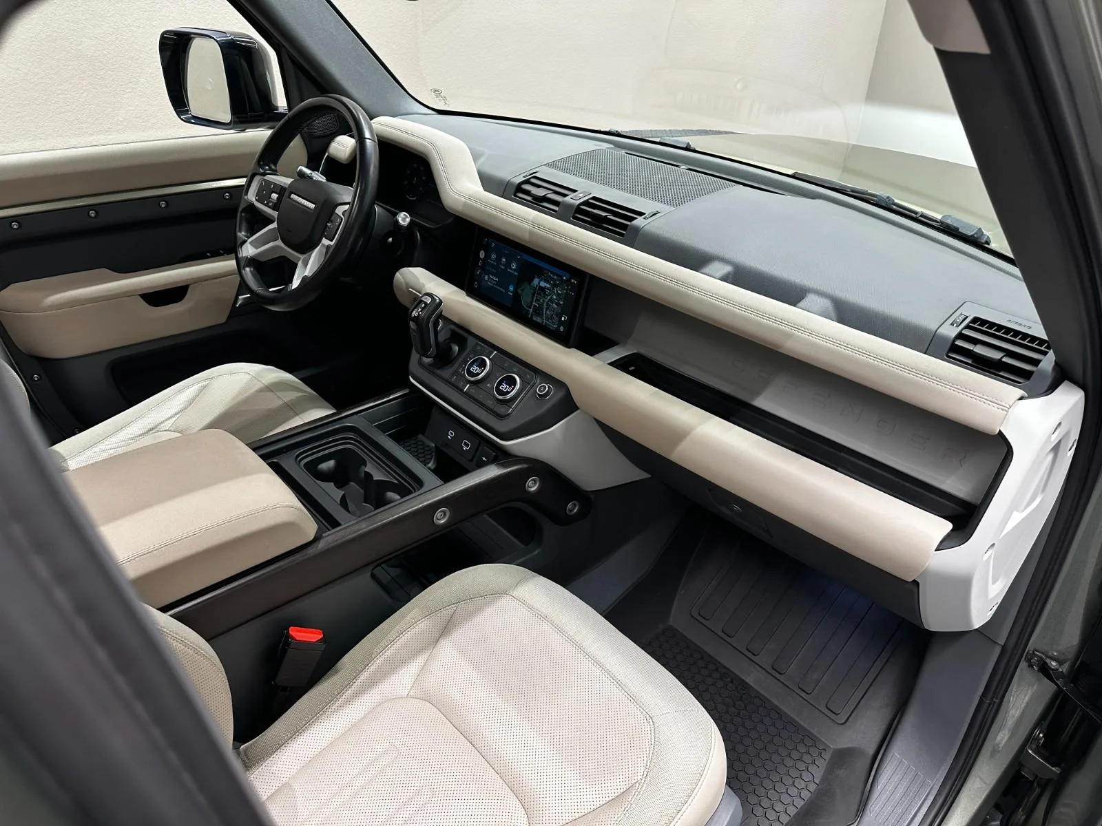 2020 Land Rover Defender 110 D240 S, 22/26