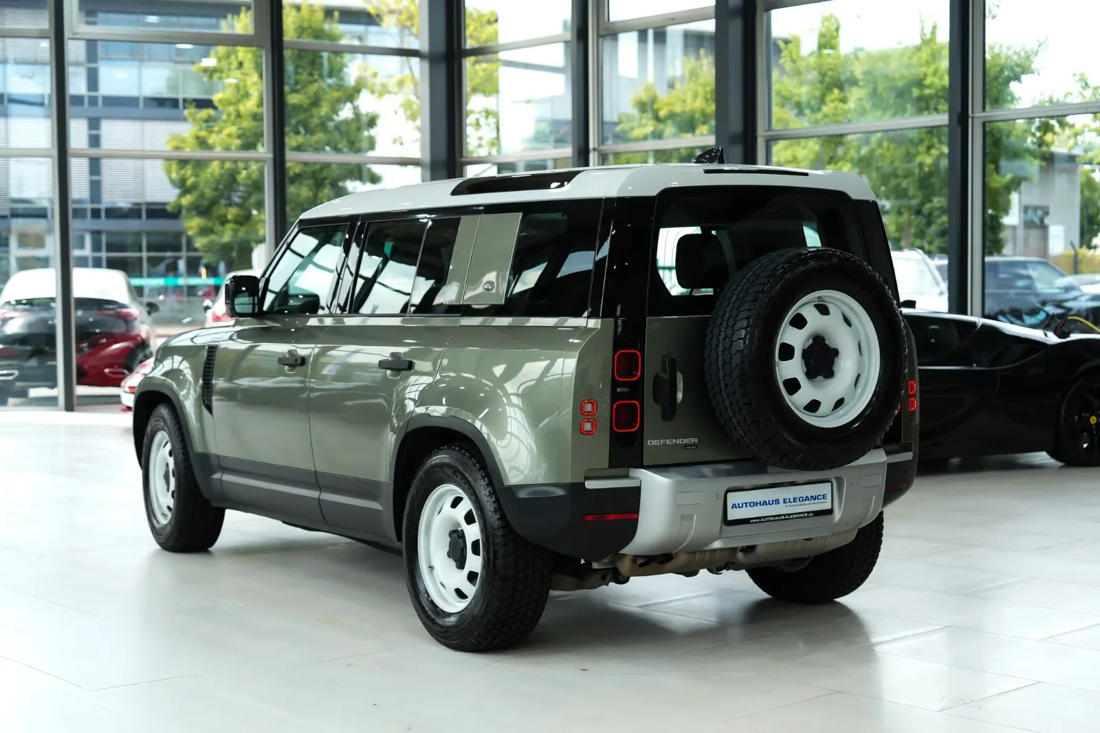 2020 Land Rover Defender 110 SE, 3/24
