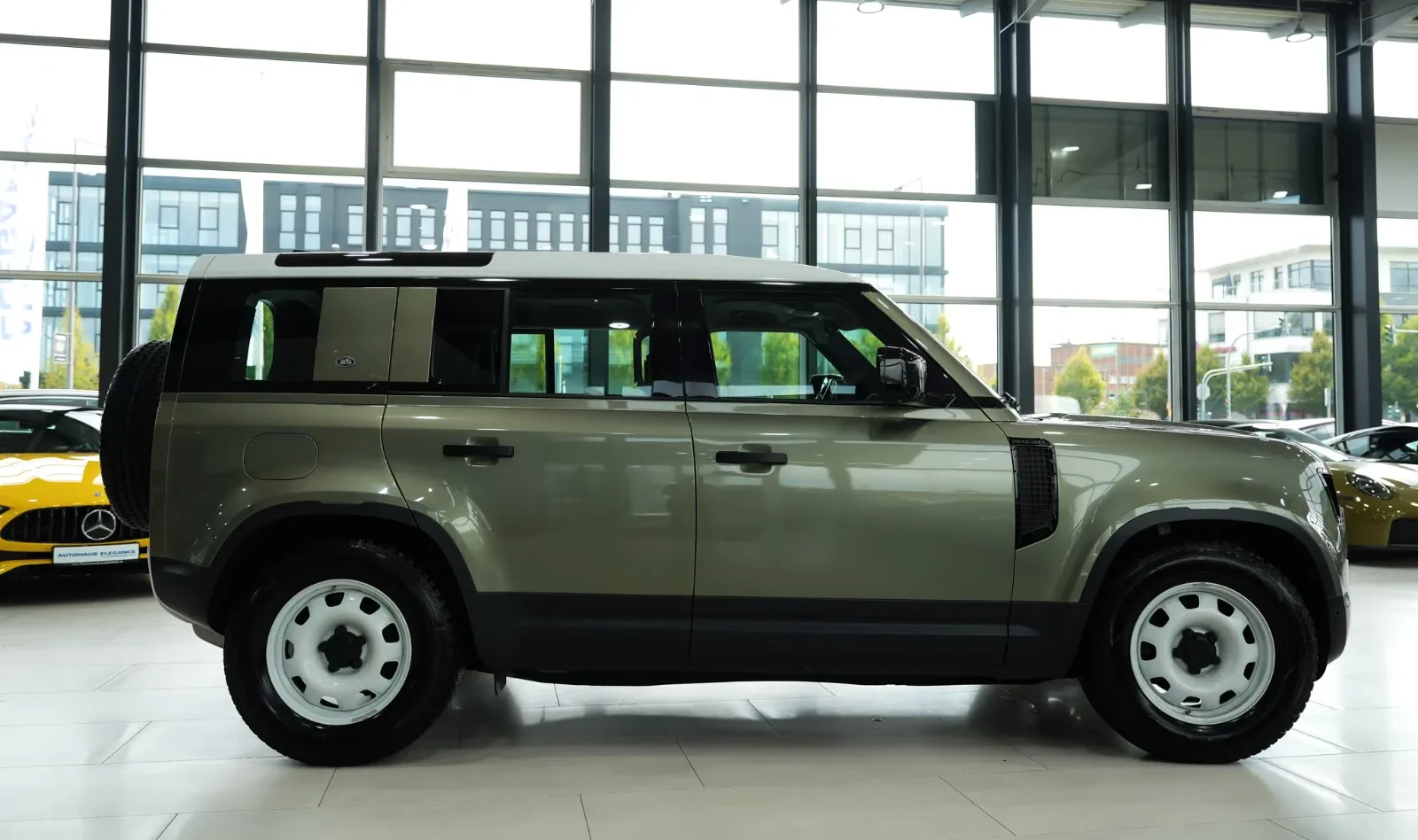 2020 Land Rover Defender 110 SE, 4/24