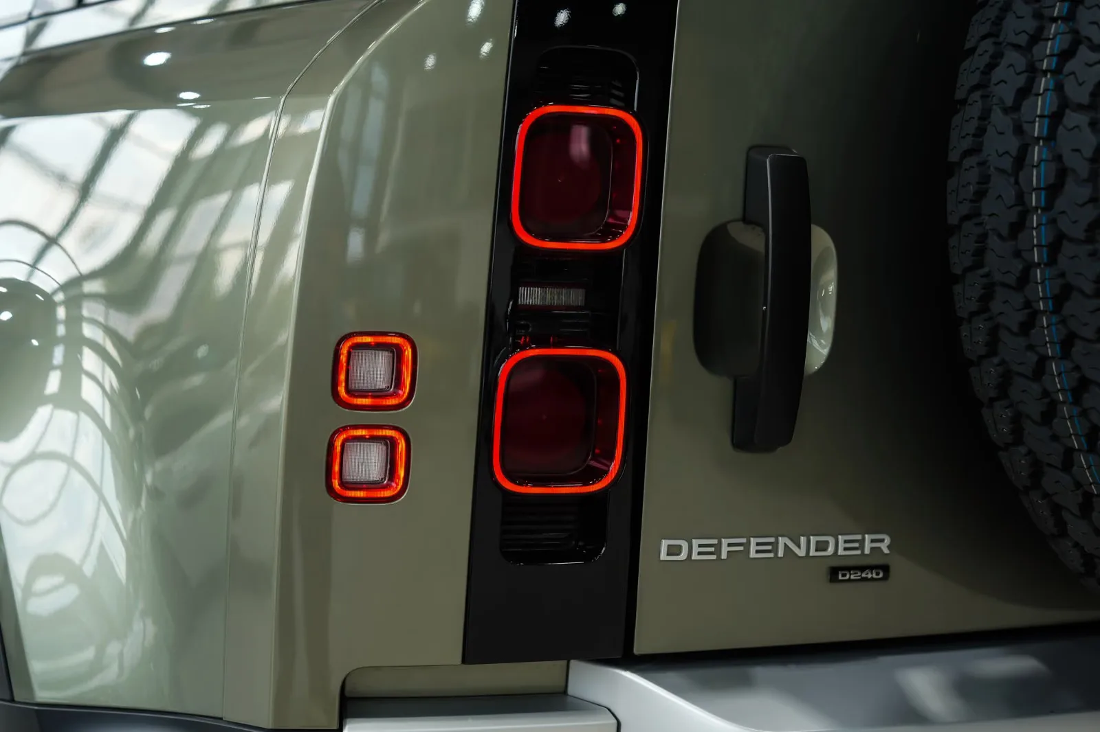 2020 Land Rover Defender 110 SE, 9/24