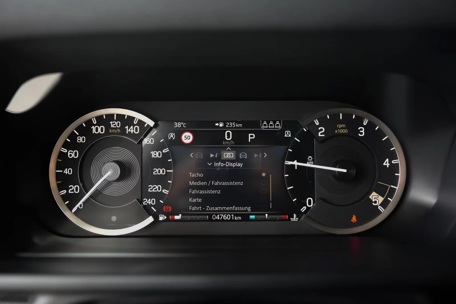 2020 Land Rover Defender 110 SE, 14/24