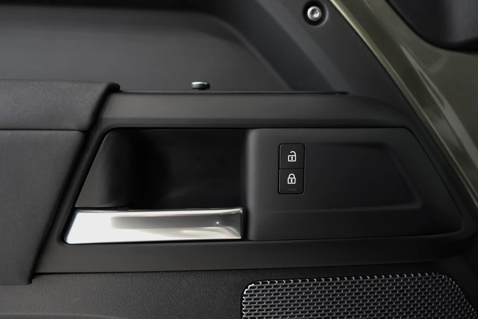 2020 Land Rover Defender 110 SE, 20/24