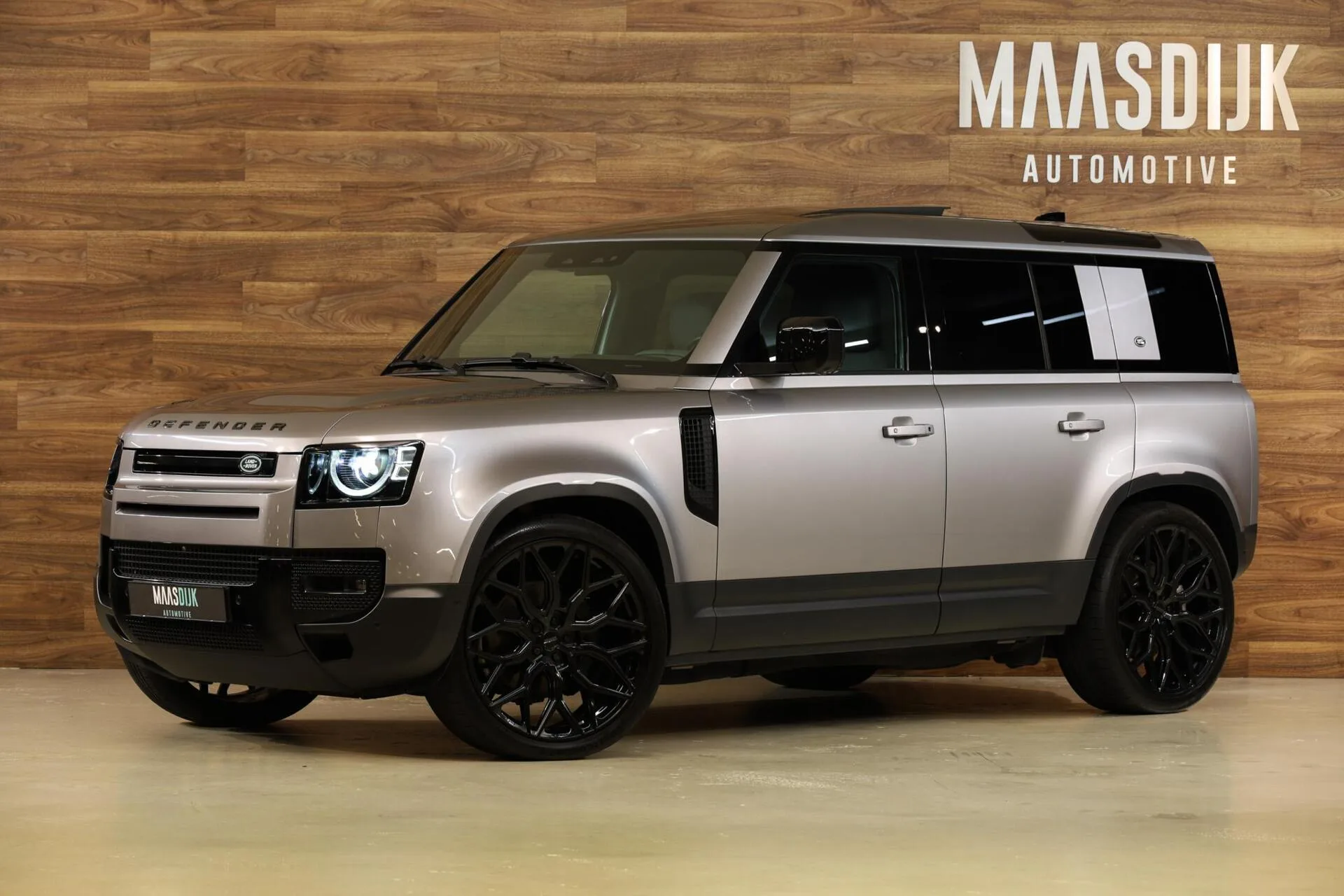 2020 Land Rover Defender 110 P400 HSE offered by a specialist dealer in Werkendam, Netherlands, main photo