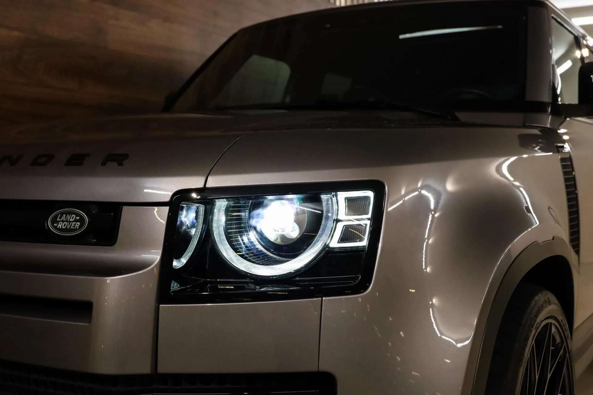 2020 Land Rover Defender 110 P400 HSE, 29/30