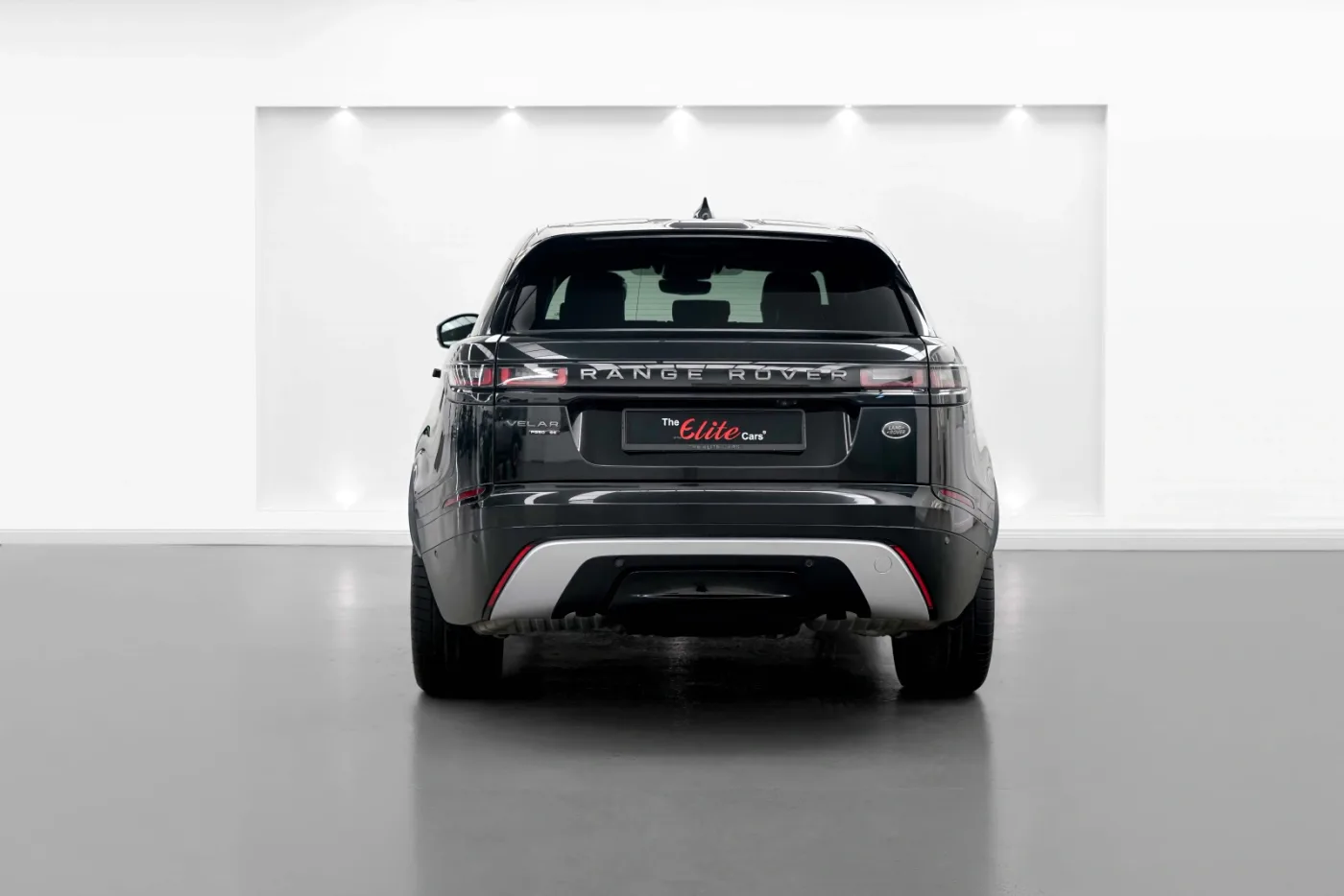 2020 Land Rover Range Rover Evoque SE P250 R-Dynamic offered by a specialist dealer in Dubai, United Arab Emirates, photo 3 of 10