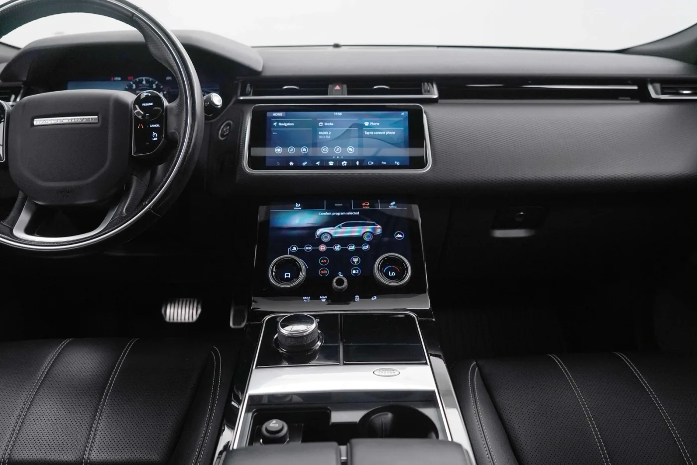 2020 Land Rover Range Rover Evoque SE P250 R-Dynamic offered by a specialist dealer in Dubai, United Arab Emirates, photo 8 of 10