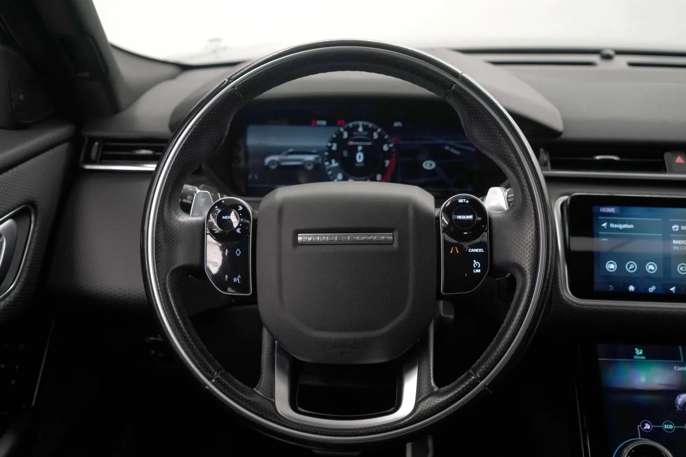2020 Land Rover Range Rover Evoque SE P250 R-Dynamic offered by a specialist dealer in Dubai, United Arab Emirates, photo 9 of 10
