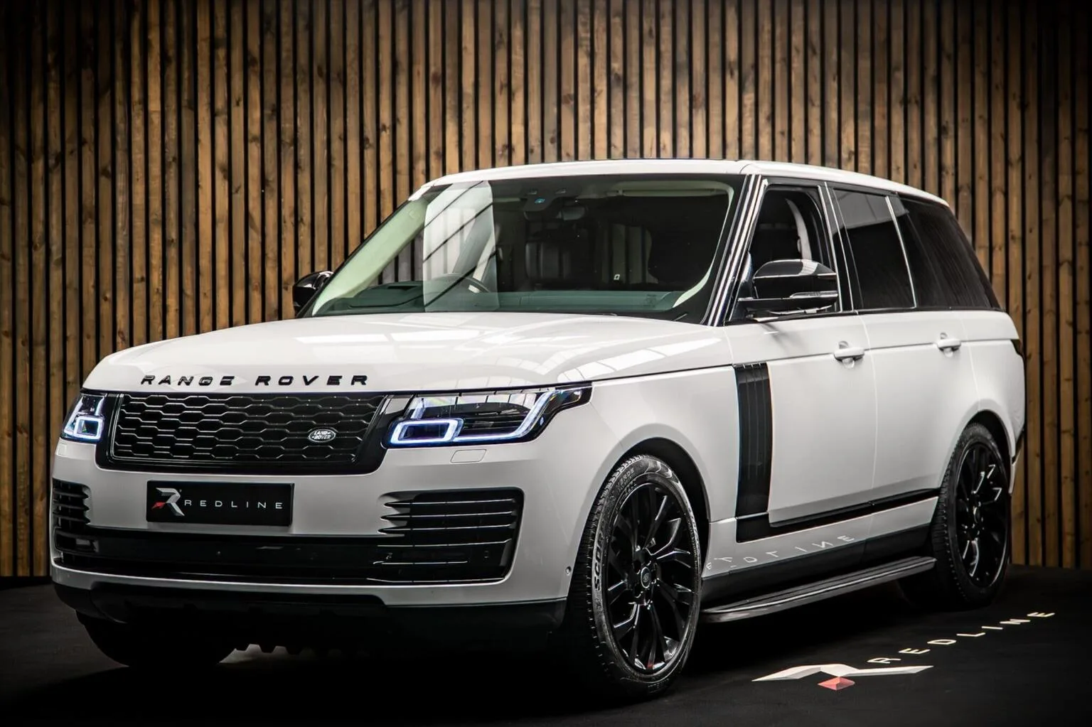 2020 Land Rover Range Rover D300 Vogue proposée par un concessionnaire spécialisé à Knaresborough, Royaume-Uni, photo principale