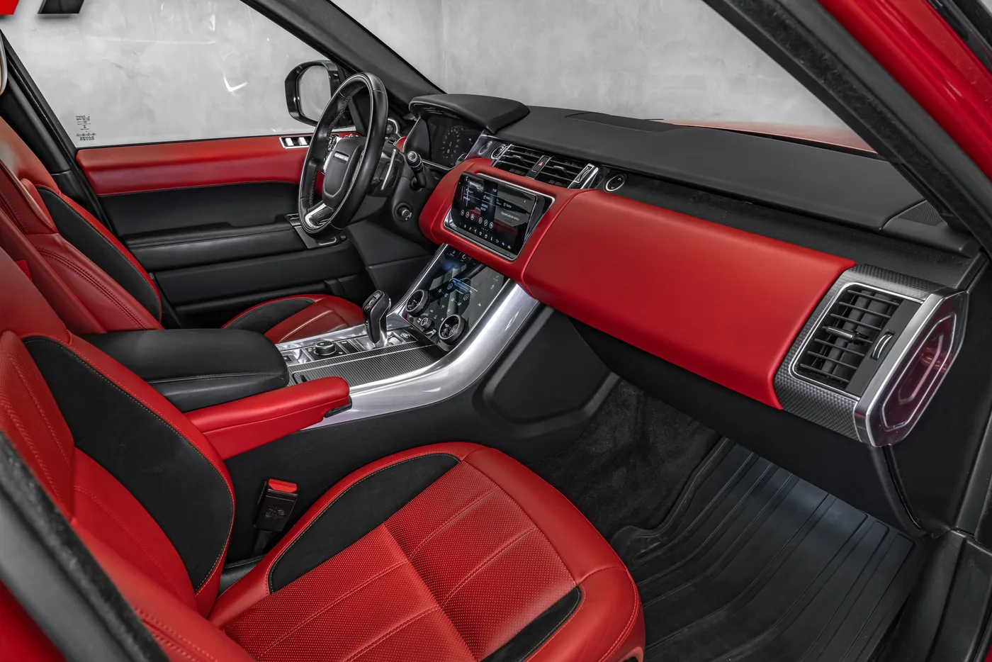 2020 Land Rover Range Rover Sport HSE proposée par un concessionnaire spécialisé à Ostrava, Tchéquie, photo 12 sur 20