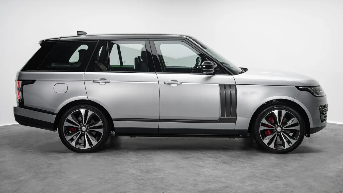 2020 Land Rover Range Rover SV Autobiography proposée par un concessionnaire spécialisé à Dubai, Émirats arabes unis, photo 5 sur 25