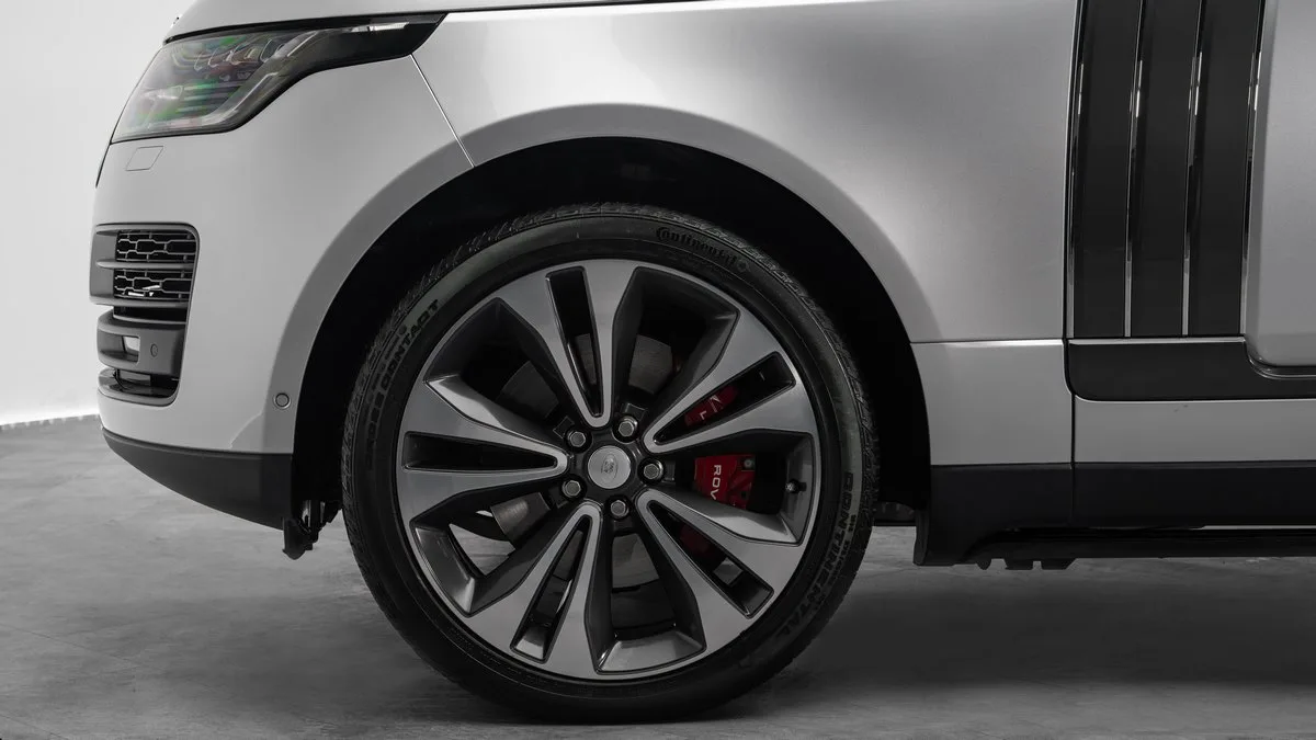 2020 Land Rover Range Rover SV Autobiography proposée par un concessionnaire spécialisé à Dubai, Émirats arabes unis, photo 6 sur 25