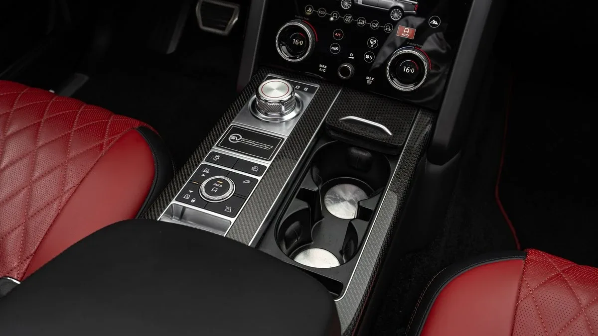 2020 Land Rover Range Rover SV Autobiography proposée par un concessionnaire spécialisé à Dubai, Émirats arabes unis, photo 14 sur 25