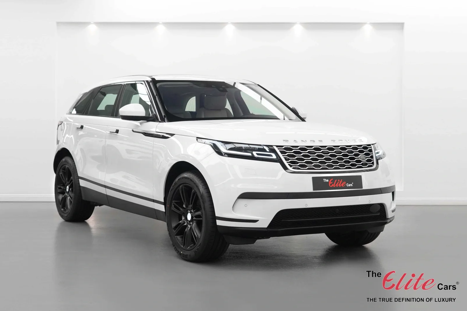 2020 Land Rover Range Rover Velar S P250 angeboten von einem Fachhändler in Dubai, Vereinigte Arabische Emirate, Hauptfoto