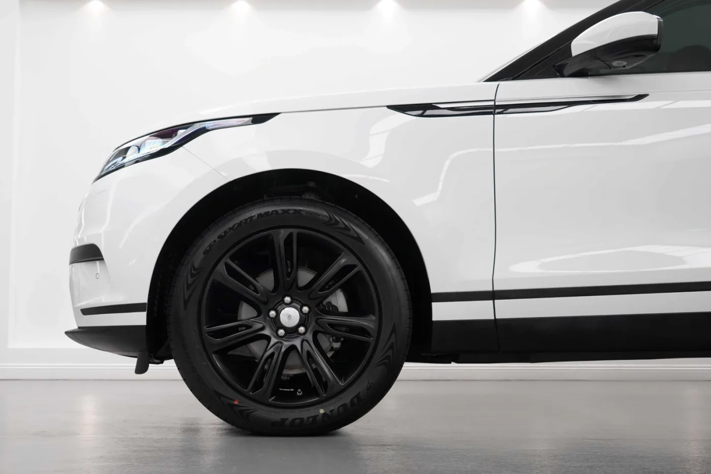 2020 Land Rover Range Rover Velar S P250 proposée par un concessionnaire spécialisé à Dubai, Émirats arabes unis, photo 7 sur 10