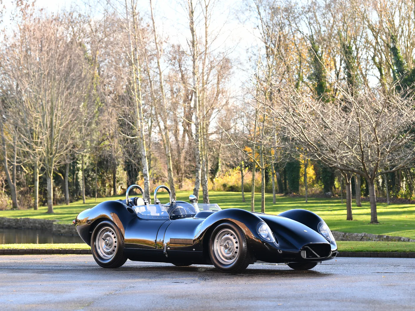 2020 Lister Knobbly Continuation offered by a specialist dealer in Hook Norton, United Kingdom, photo 2 of 15