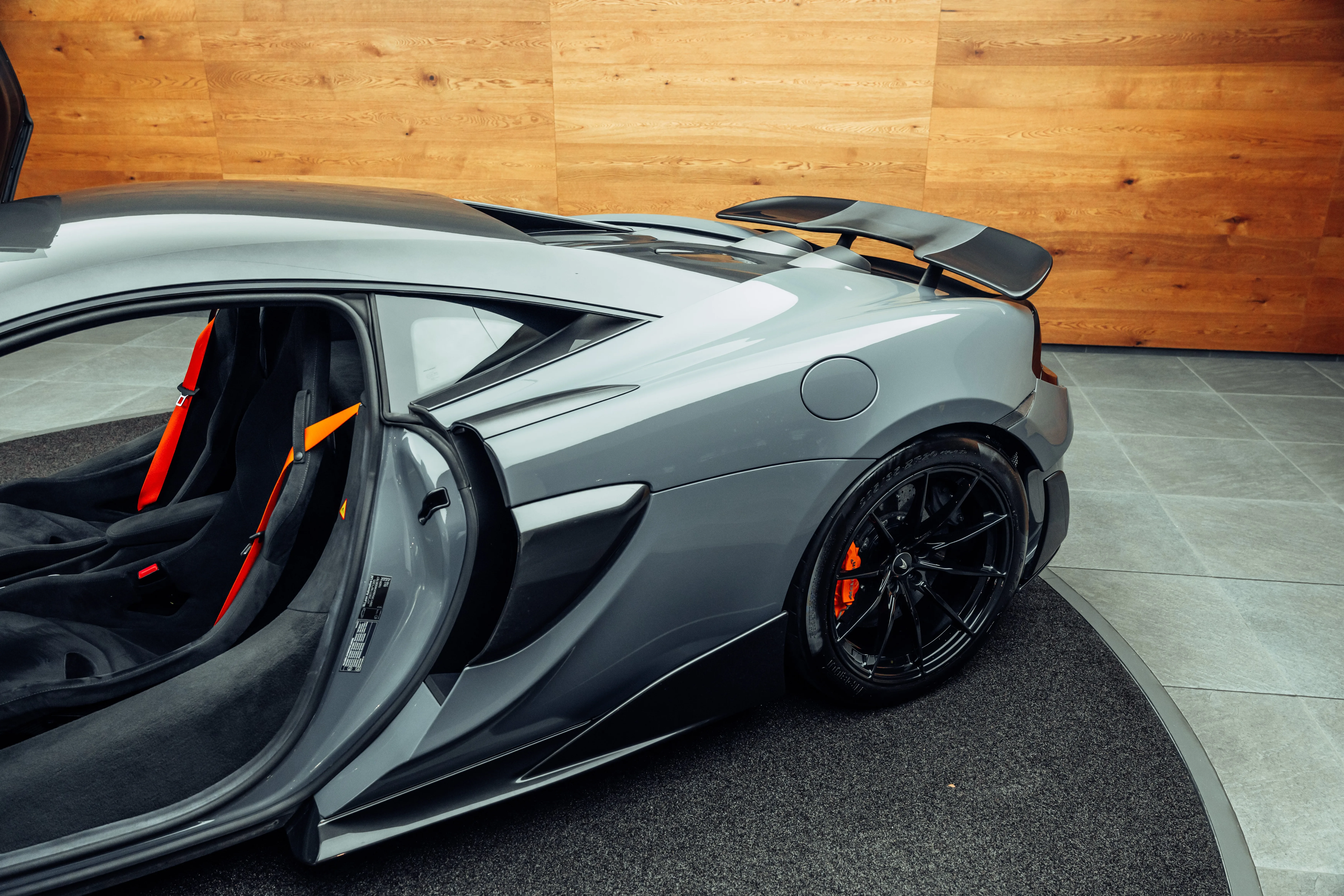 2020 McLaren 600LT, 19/20