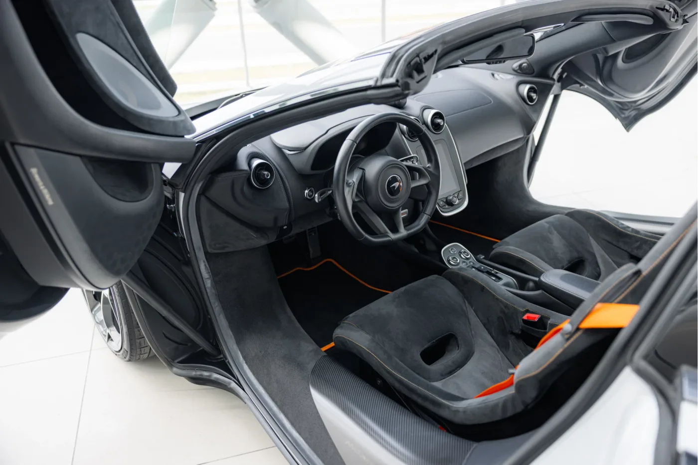 2020 McLaren 600LT Spider offered by an official McLaren and Morgan dealer in Utrecht, Netherlands, photo 3 of 25