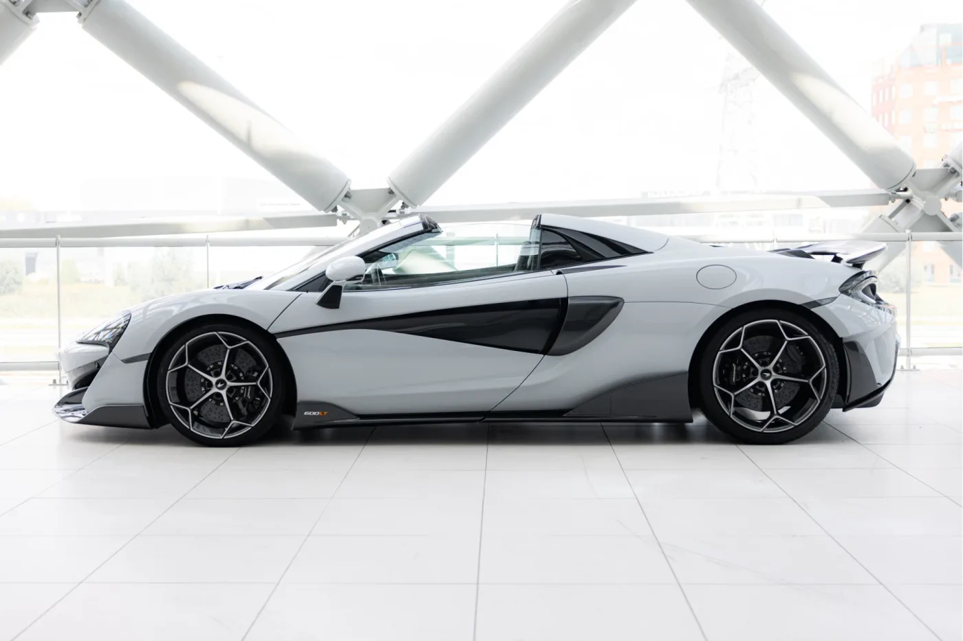 2020 McLaren 600LT Spider offered by an official McLaren and Morgan dealer in Utrecht, Netherlands, photo 6 of 25
