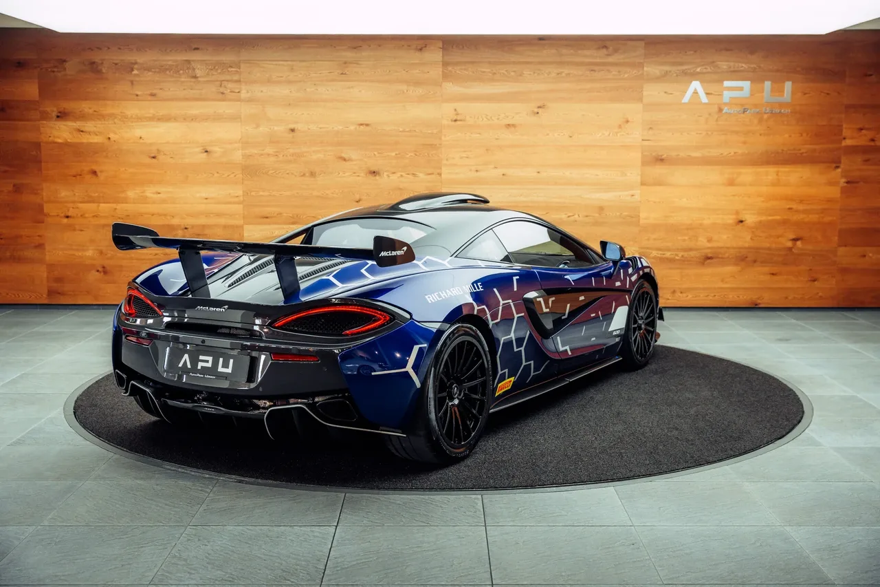 2020 McLaren 620R proposée par un concessionnaire spécialisé à Uznach, Suisse, photo principale