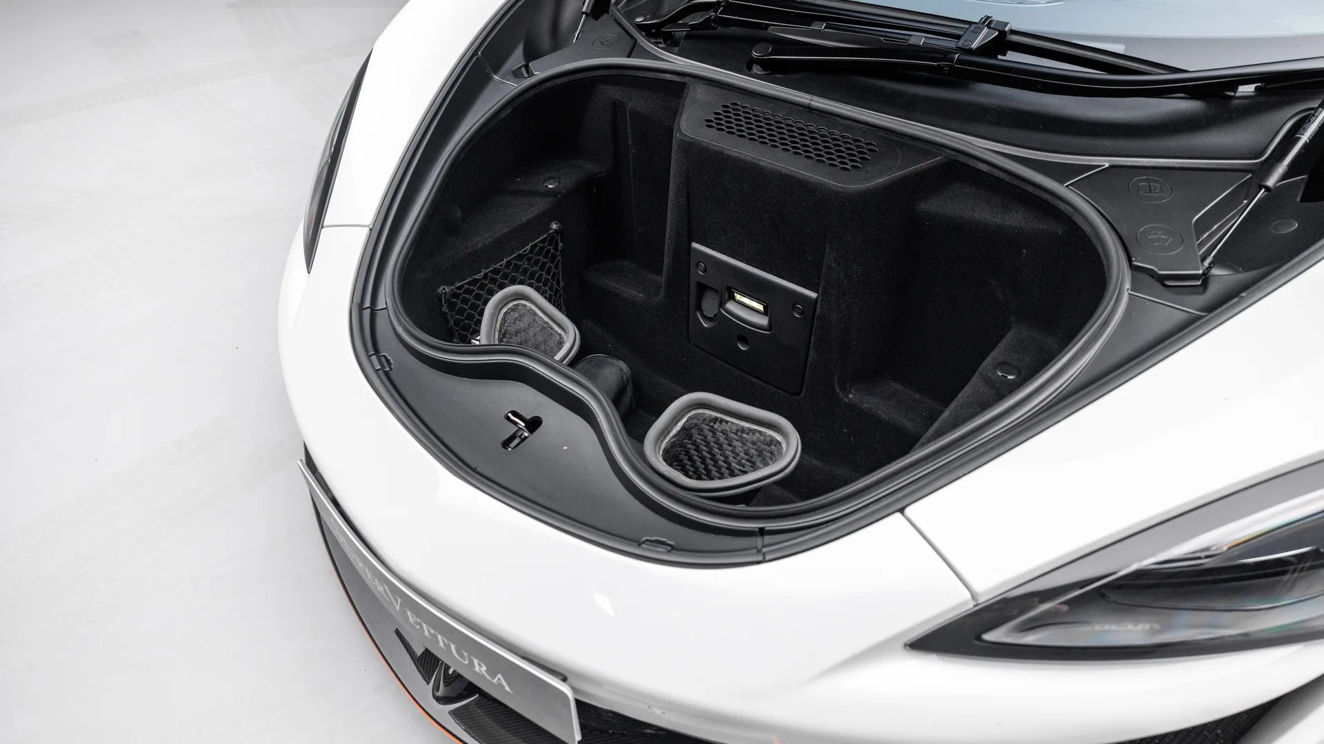2020 McLaren 620R, 13/30