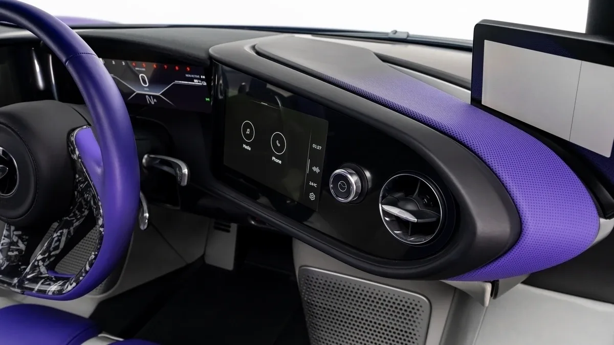 2020 McLaren Speedtail angeboten von einem Fachhändler in Dubai, Vereinigte Arabische Emirate, Foto 17 von 25
