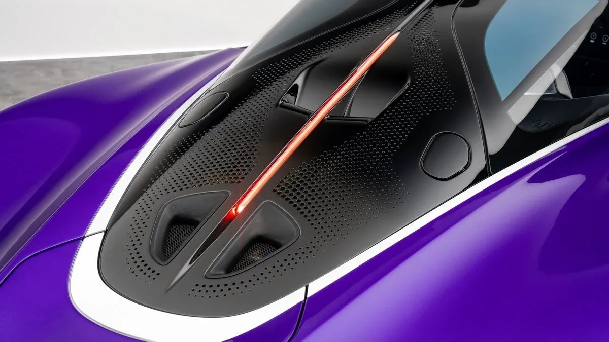2020 McLaren Speedtail angeboten von einem Fachhändler in Dubai, Vereinigte Arabische Emirate, Foto 23 von 25