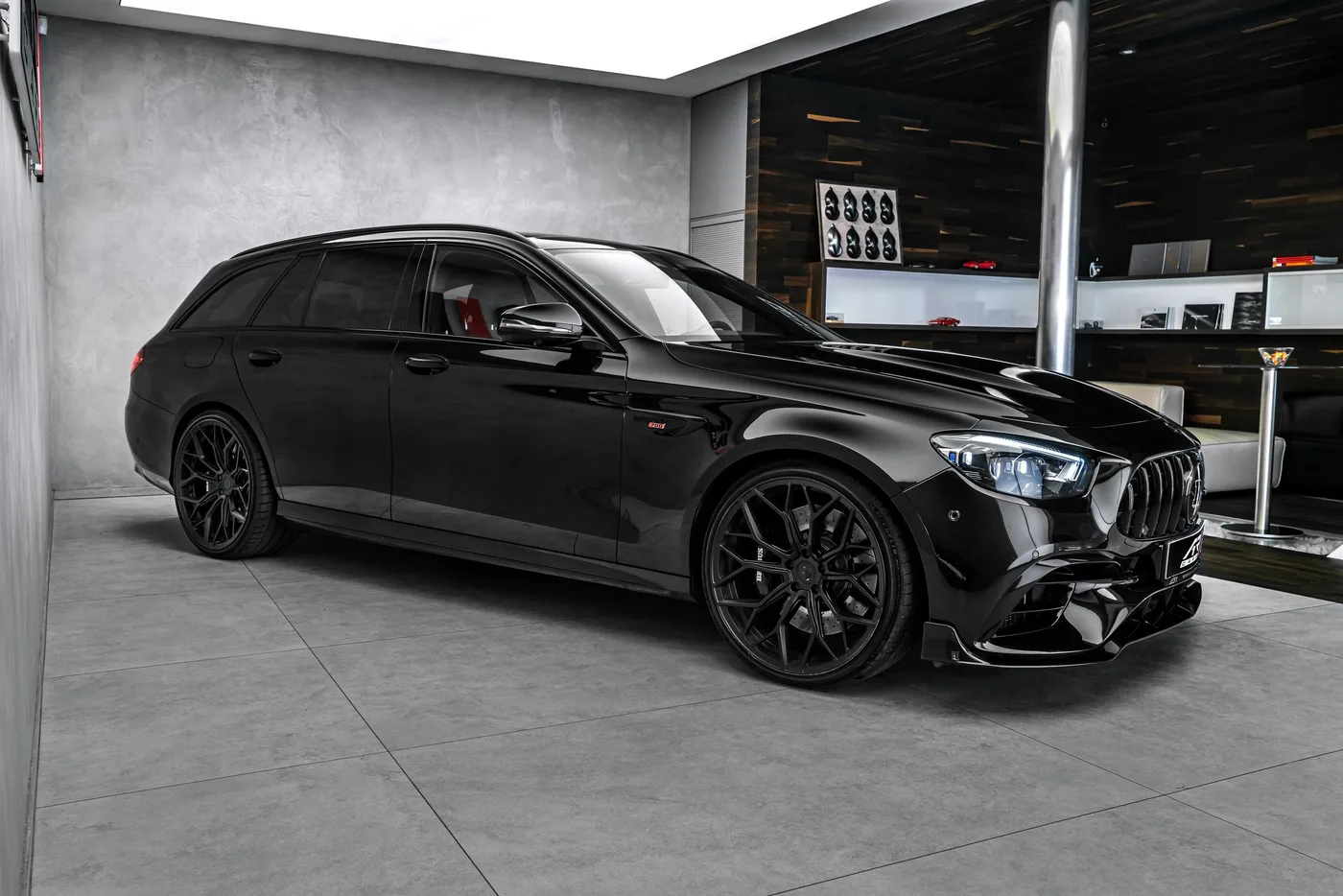 2020 Brabus E 700 proposée par un concessionnaire spécialisé à Ostrava, Tchéquie, photo 4 sur 15