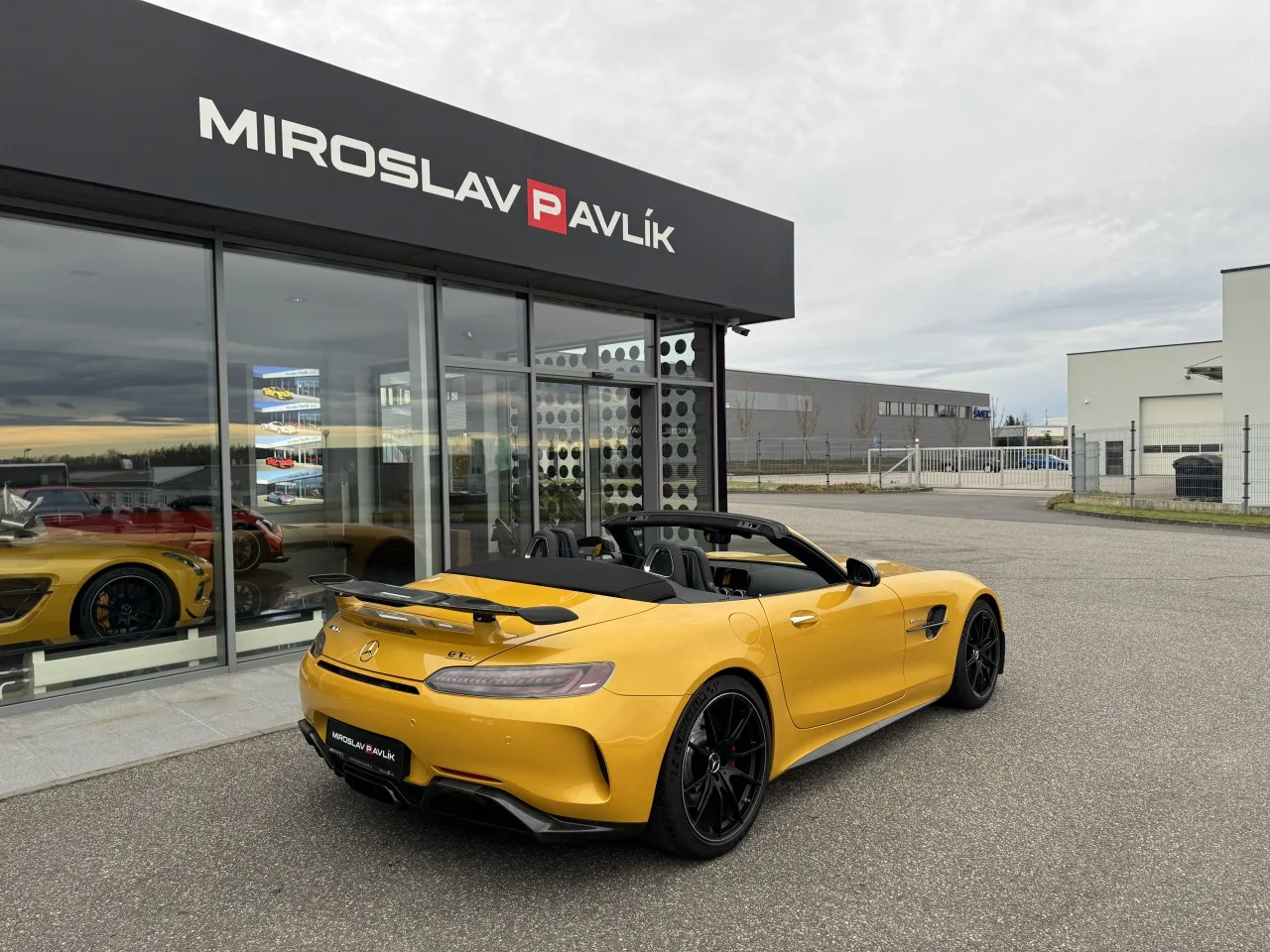 2020 Mercedes-AMG GT R Roadster offered by a specialist dealer in Písek, Czechia, photo 3 of 13