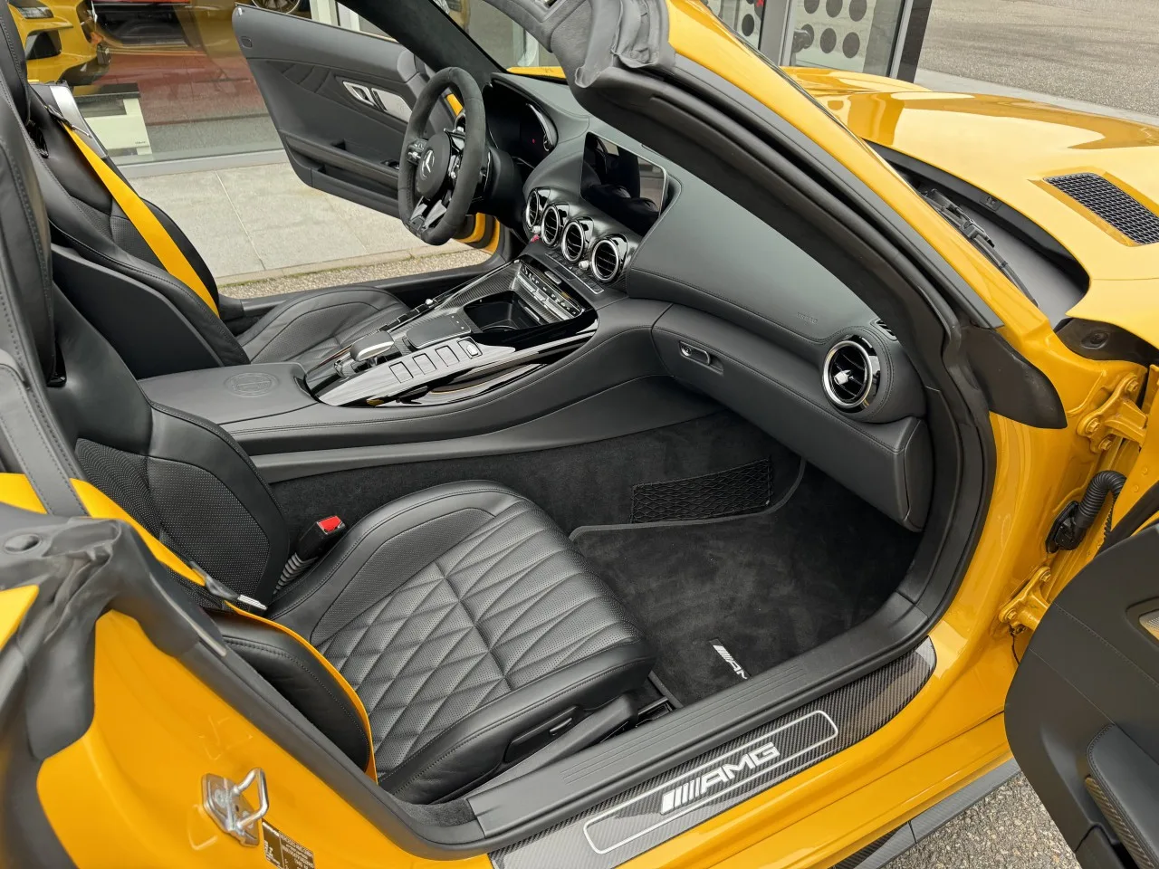 2020 Mercedes-AMG GT R Roadster offered by a specialist dealer in Písek, Czechia, photo 9 of 13