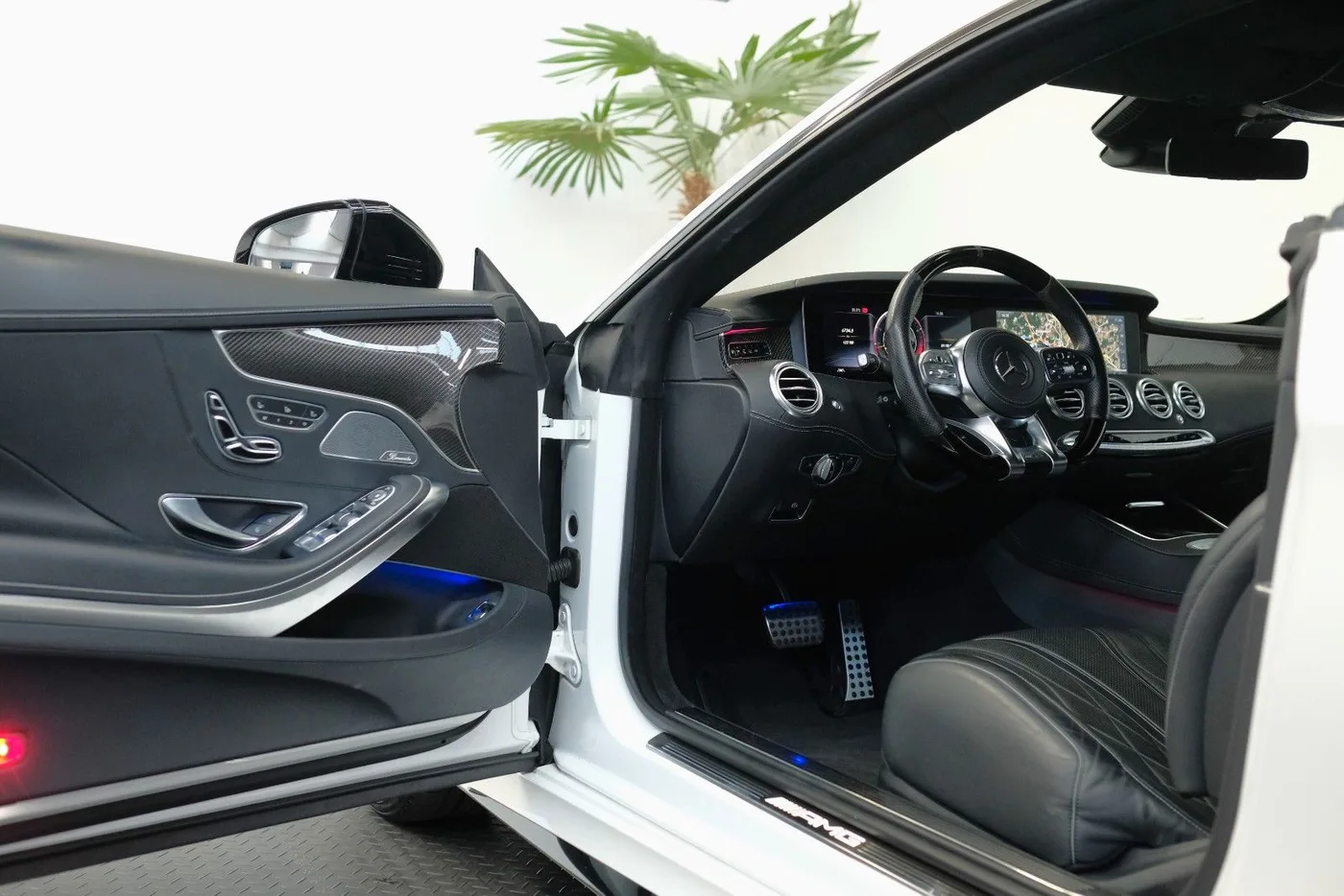 2020 Mercedes-AMG S 63 Coupé, 4MATIC offered by a specialist dealer in Nuremberg, Germany, photo 10 of 25