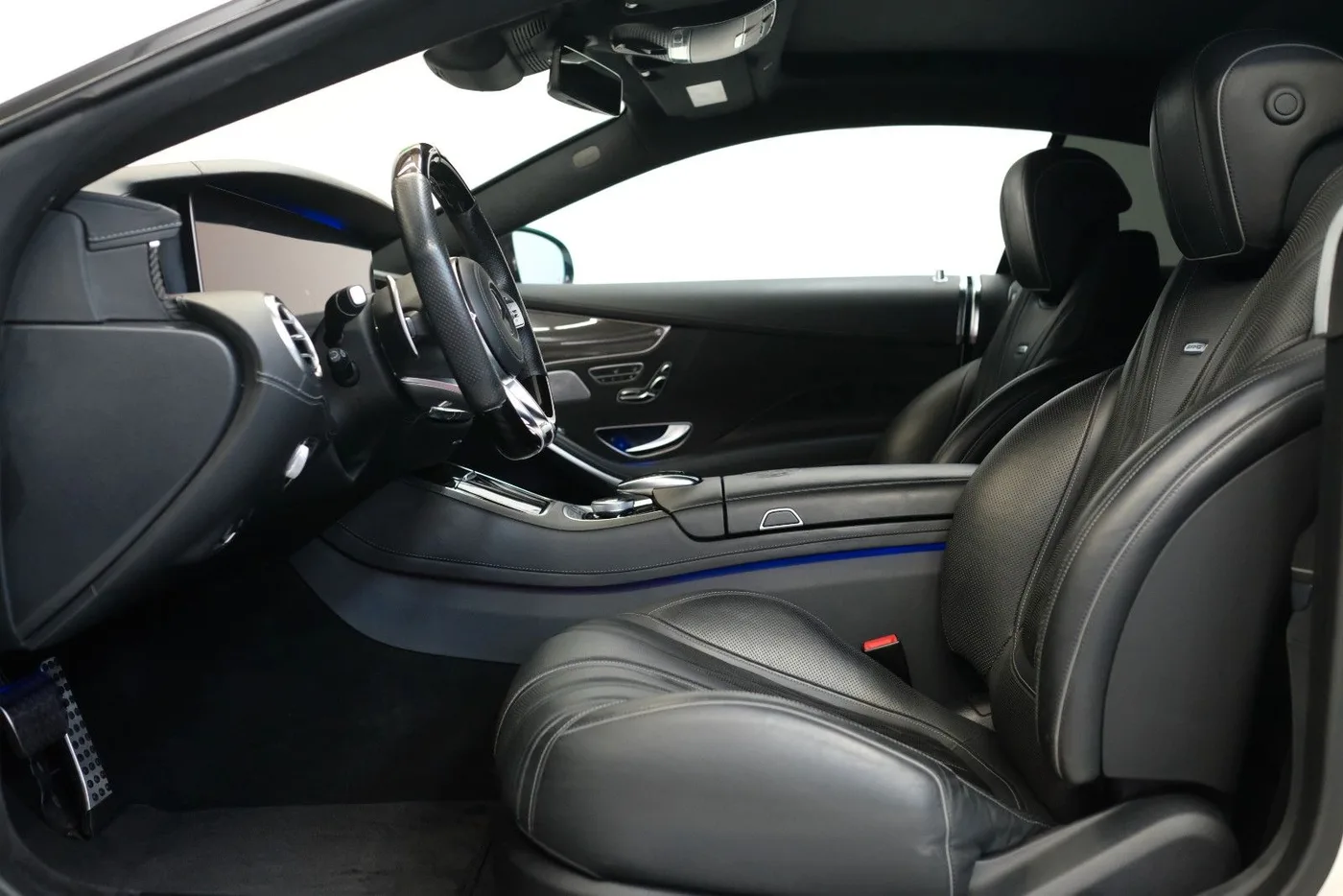 2020 Mercedes-AMG S 63 Coupé, 4MATIC offered by a specialist dealer in Nuremberg, Germany, photo 11 of 25
