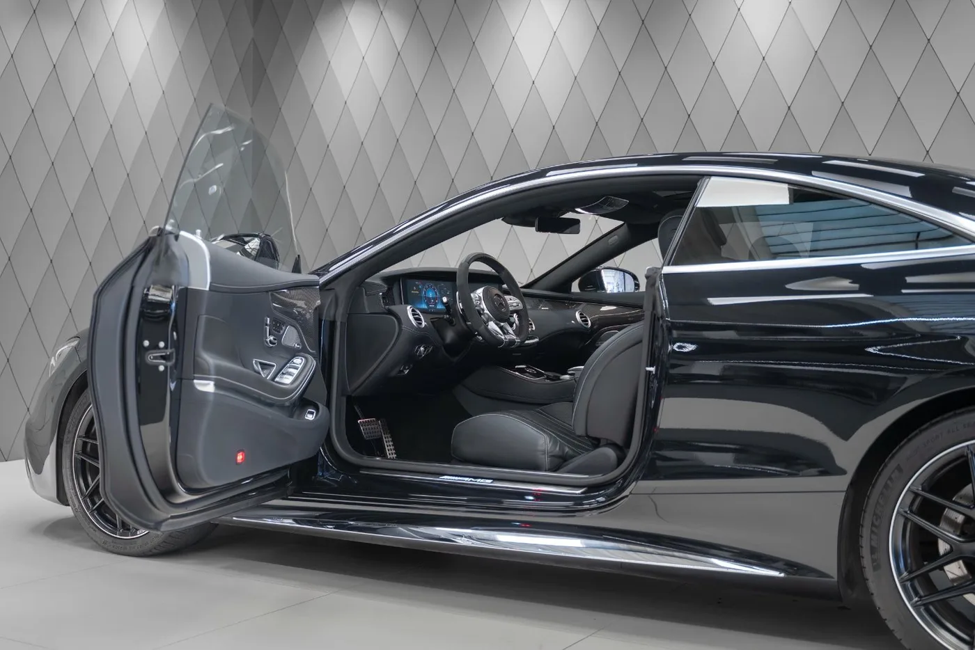 2020 Mercedes-AMG S 63 Coupé, 4MATIC proposée par un spécialiste de la supercar à Schenefeld, Allemagne, photo 10 sur 25