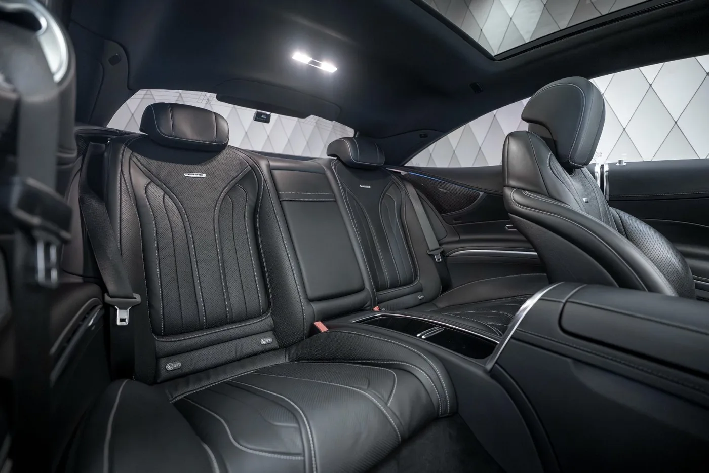 2020 Mercedes-AMG S 63 Coupé, 4MATIC proposée par un spécialiste de la supercar à Schenefeld, Allemagne, photo 18 sur 25