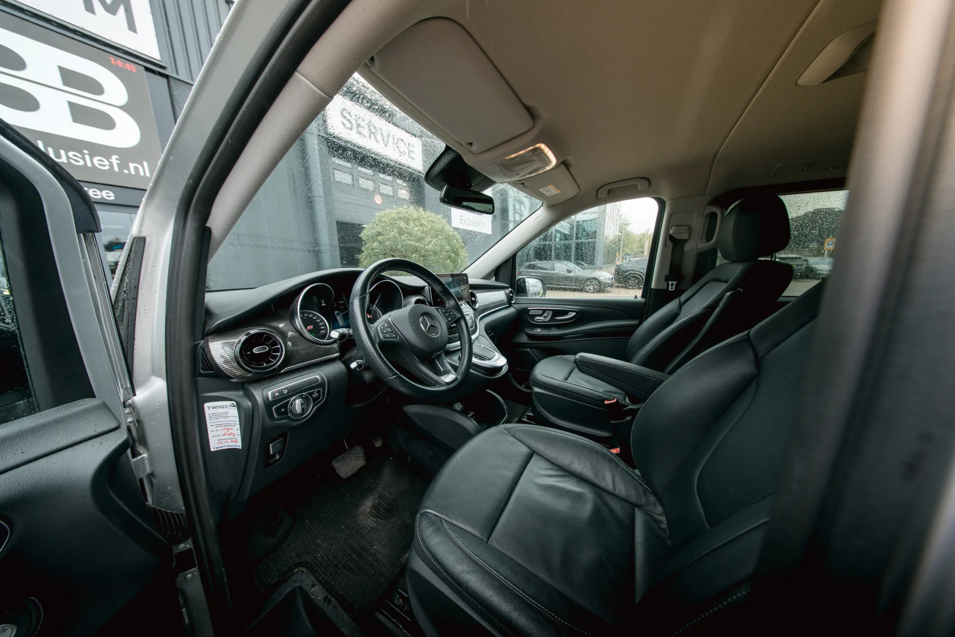 2020 Mercedes-Benz EQV 300 Long, 4/30