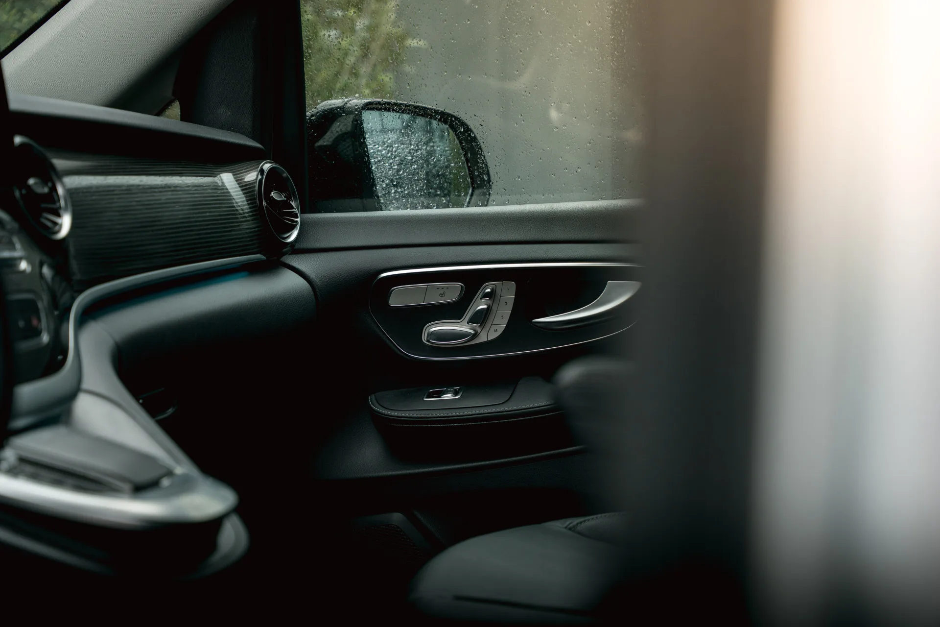 2020 Mercedes-Benz EQV 300 Long, 20/30