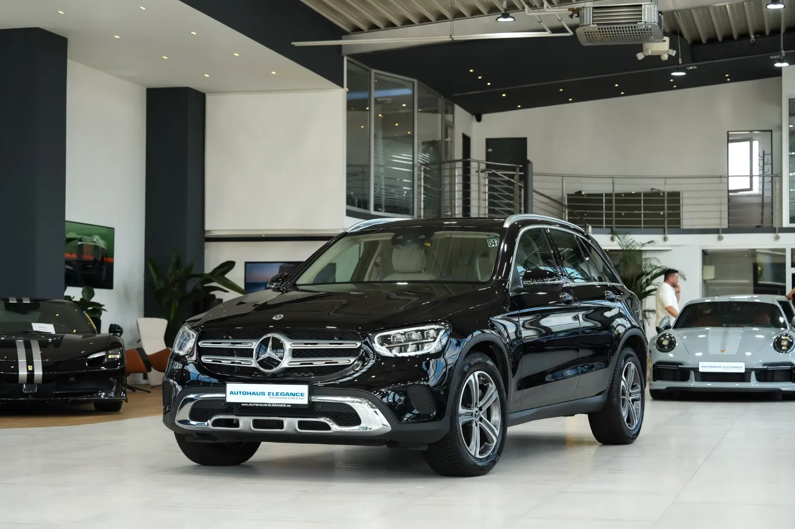 2020 Mercedes-Benz GLC 300 d 4MATIC angeboten von einem Fachhändler in Köln, Deutschland, Hauptfoto