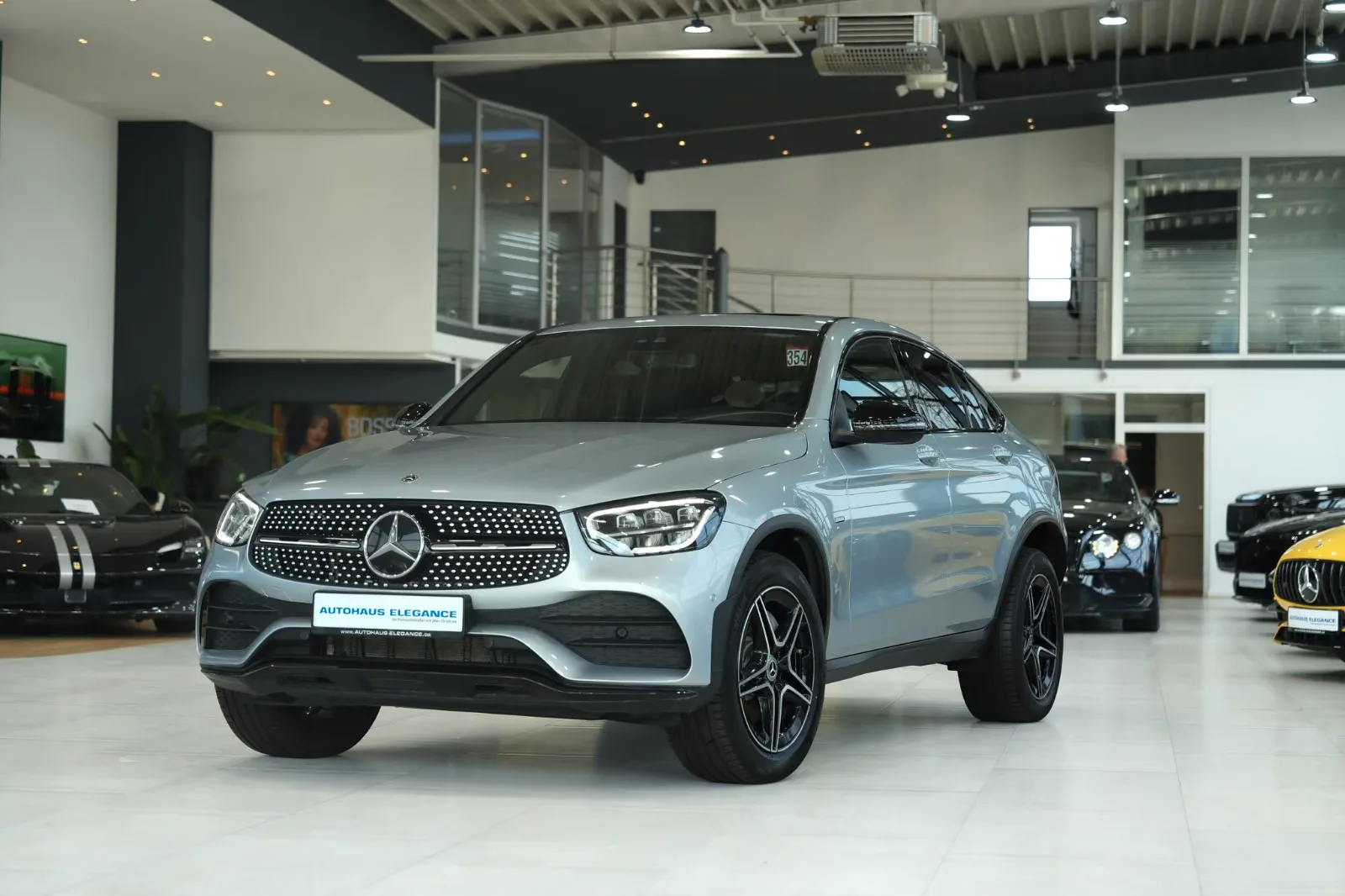 2020 Mercedes-Benz GLC 300 de 4MATIC Coupé, AMG Line angeboten von einem Fachhändler in Köln, Deutschland, Hauptfoto