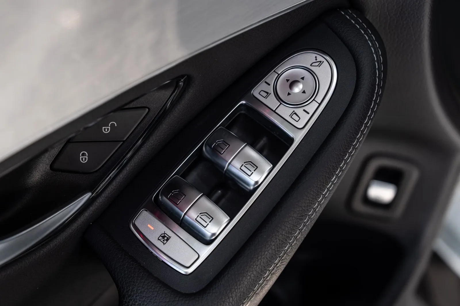 2020 Mercedes-Benz GLC 300 de 4MATIC Coupé, AMG Line, 18/20