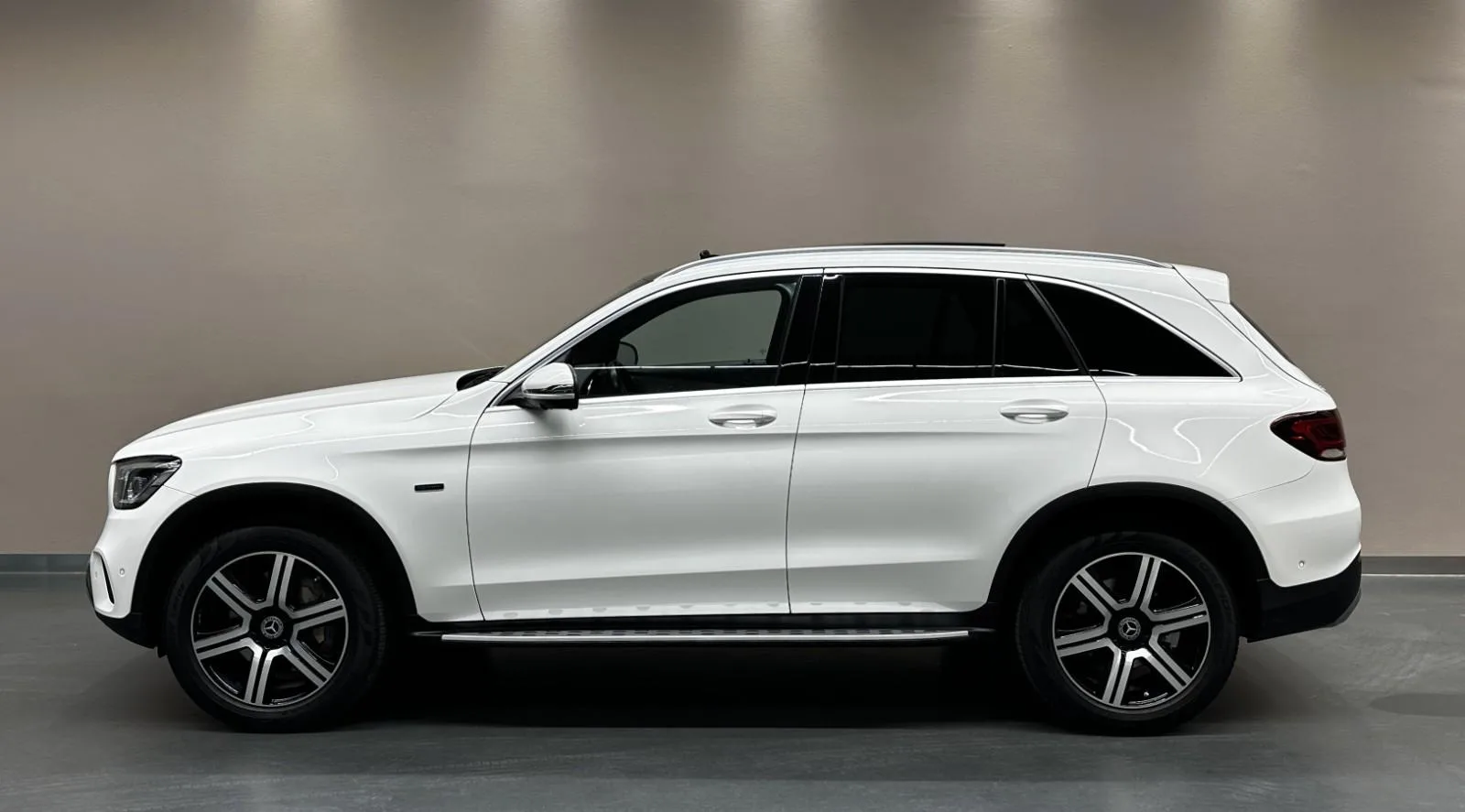 2020 Mercedes-Benz GLC 300 e 4MATIC, 4/27
