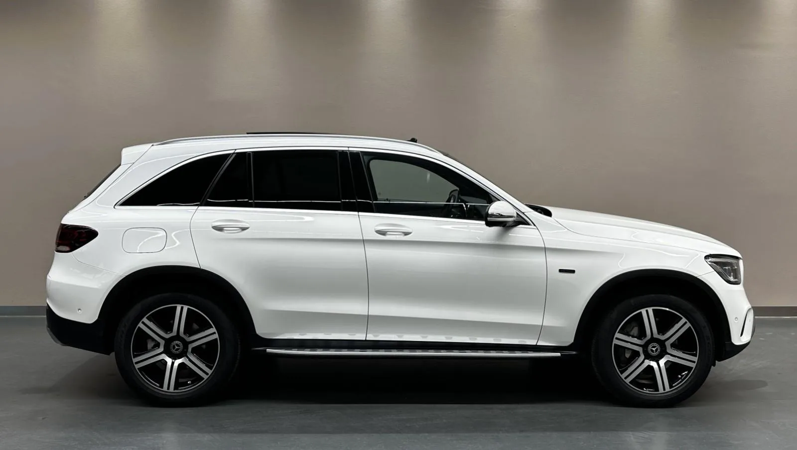 2020 Mercedes-Benz GLC 300 e 4MATIC, 7/27