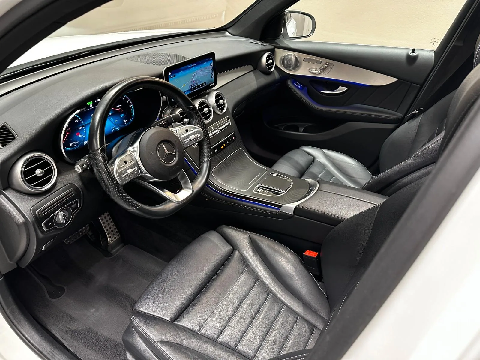 2020 Mercedes-Benz GLC 300 e 4MATIC, 9/27