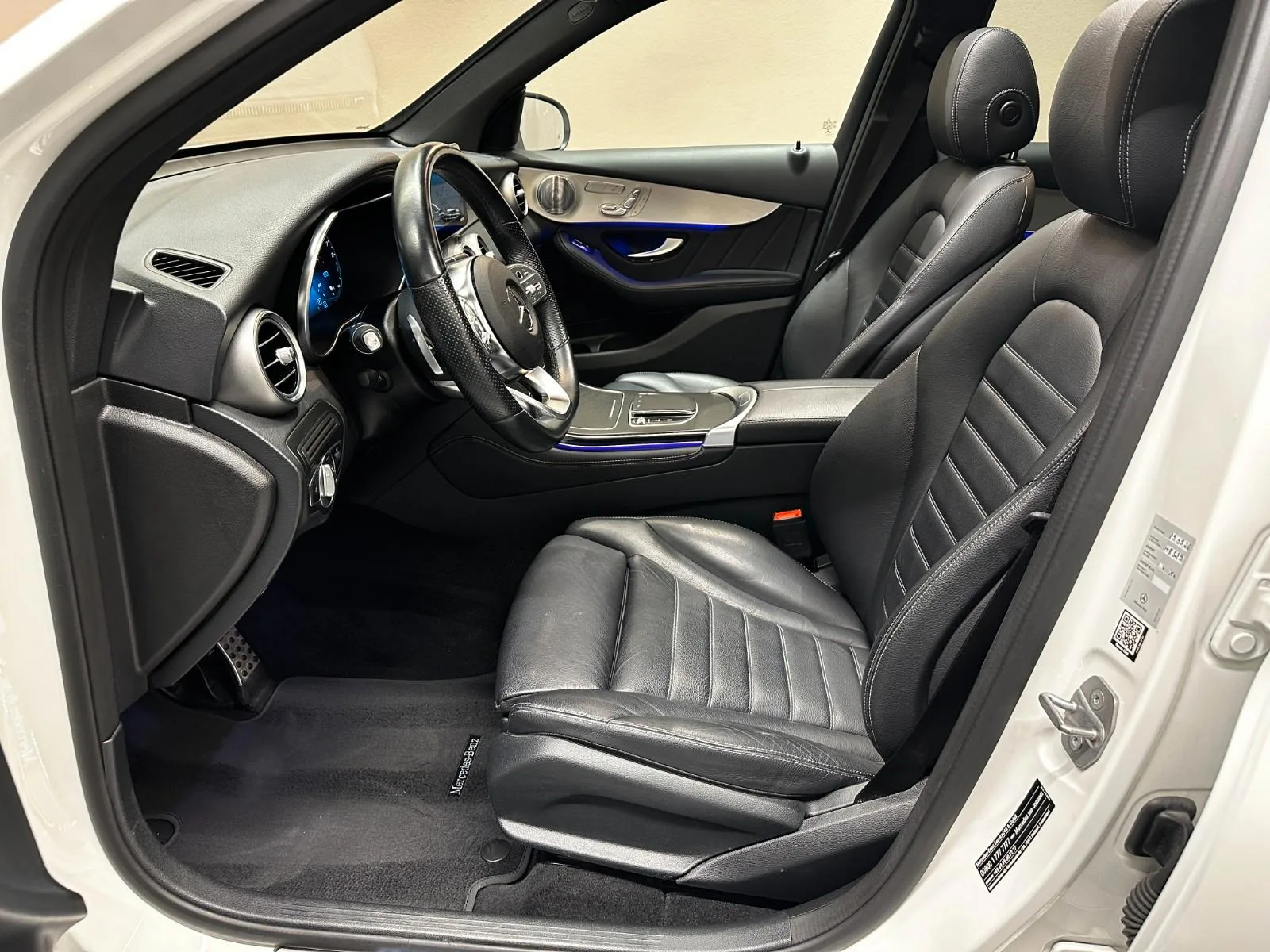 2020 Mercedes-Benz GLC 300 e 4MATIC, 11/27