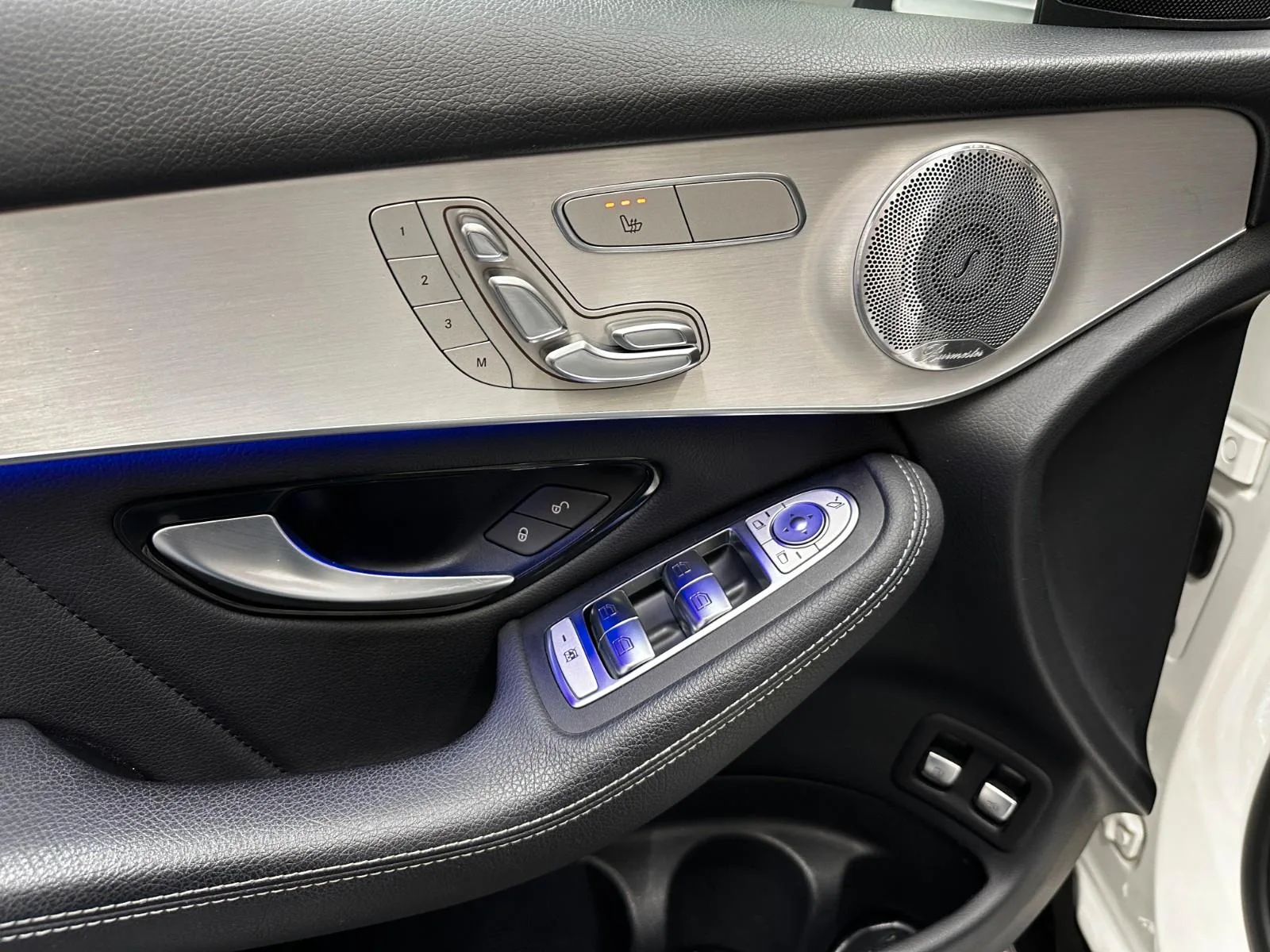 2020 Mercedes-Benz GLC 300 e 4MATIC, 12/27