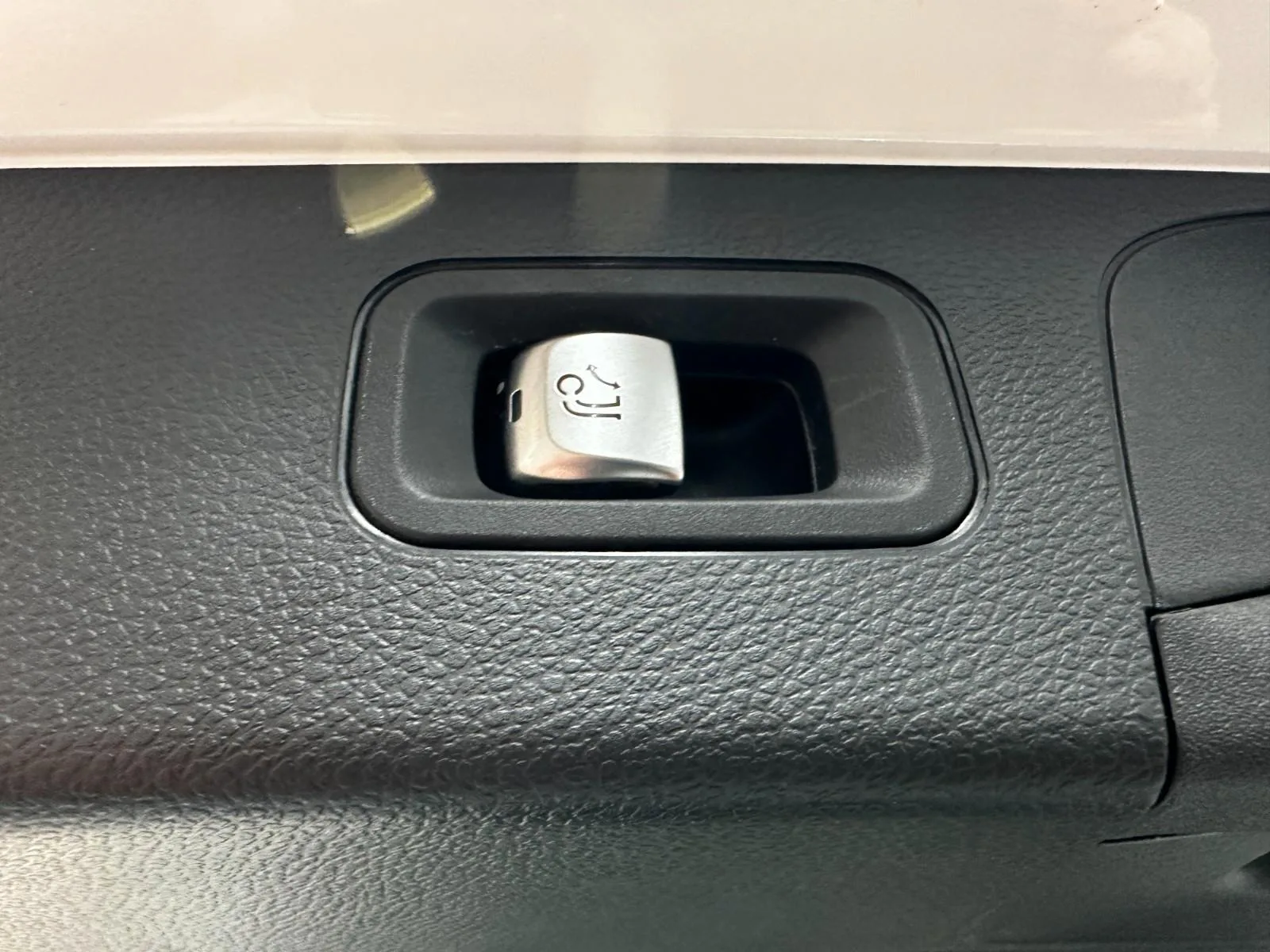 2020 Mercedes-Benz GLC 300 e 4MATIC, 18/27