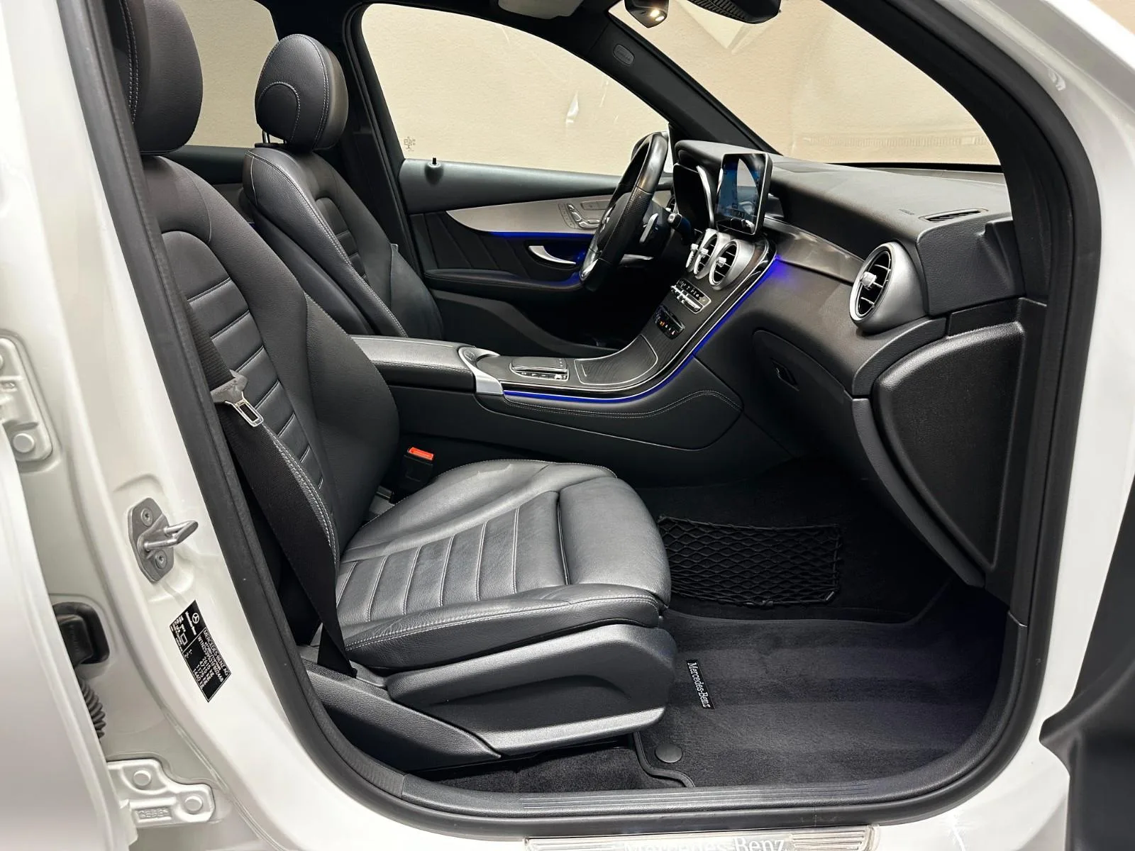 2020 Mercedes-Benz GLC 300 e 4MATIC, 24/27