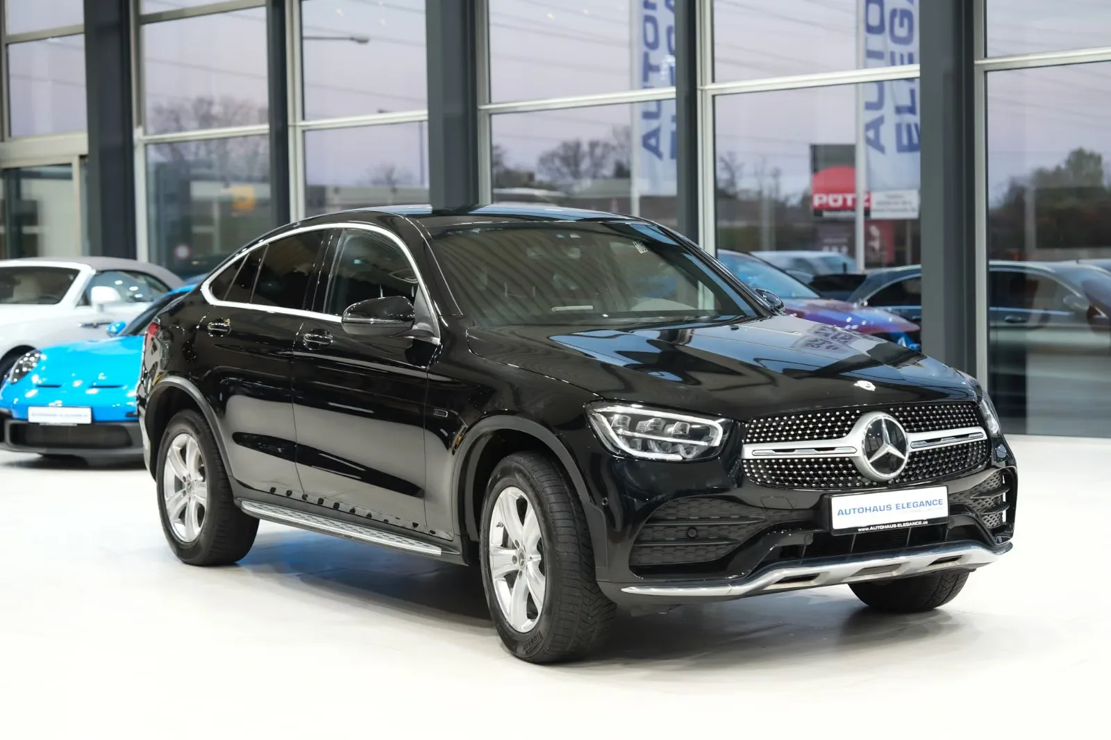 2020 Mercedes-Benz GLC 300 e 4MATIC Coupé, AMG Line, 2/22