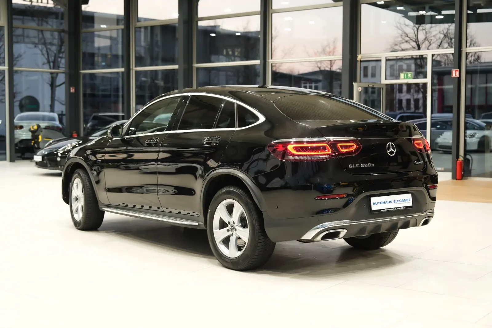 2020 Mercedes-Benz GLC 300 e 4MATIC Coupé, AMG Line, 4/22