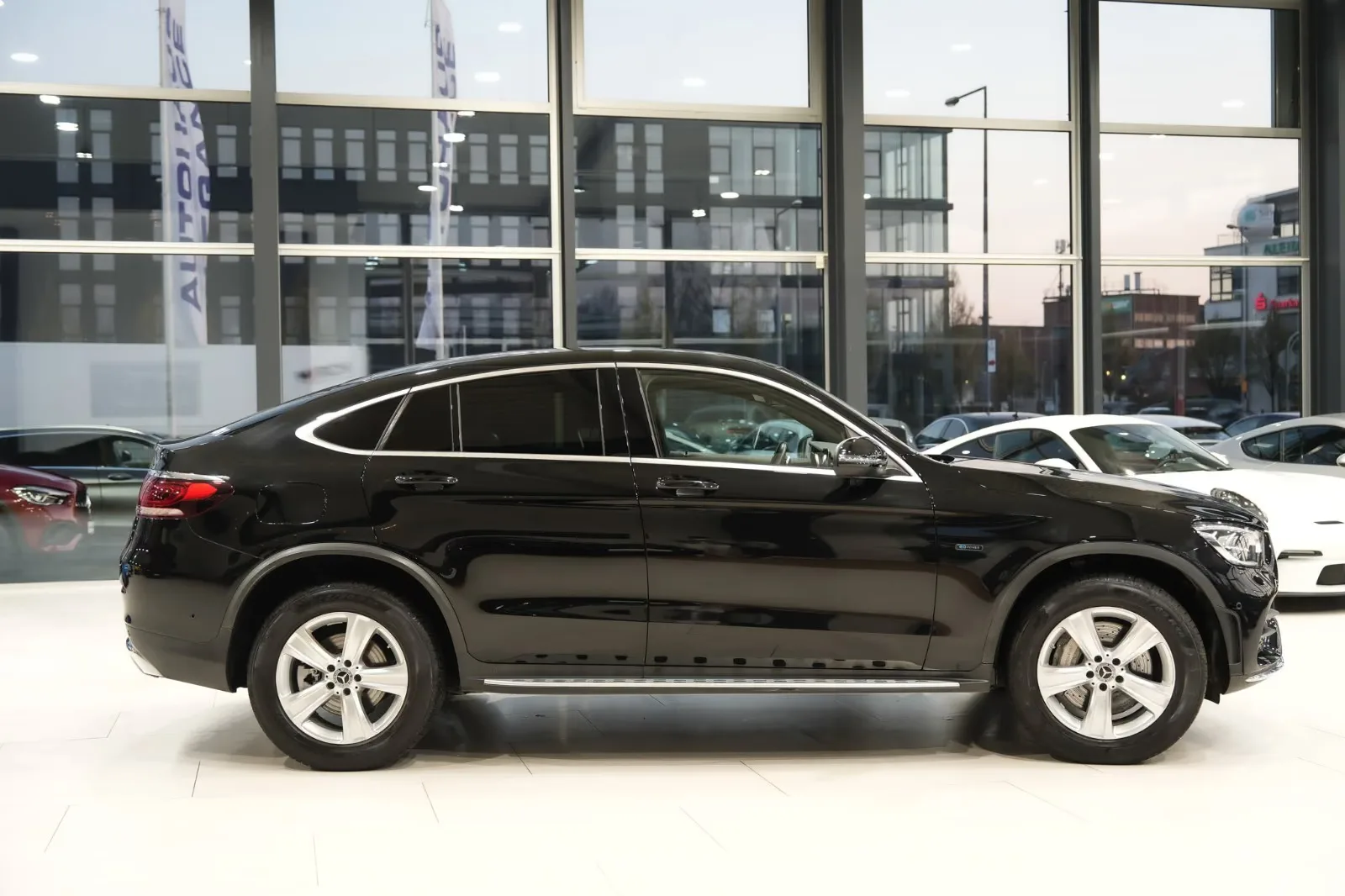 2020 Mercedes-Benz GLC 300 e 4MATIC Coupé, AMG Line, 9/22