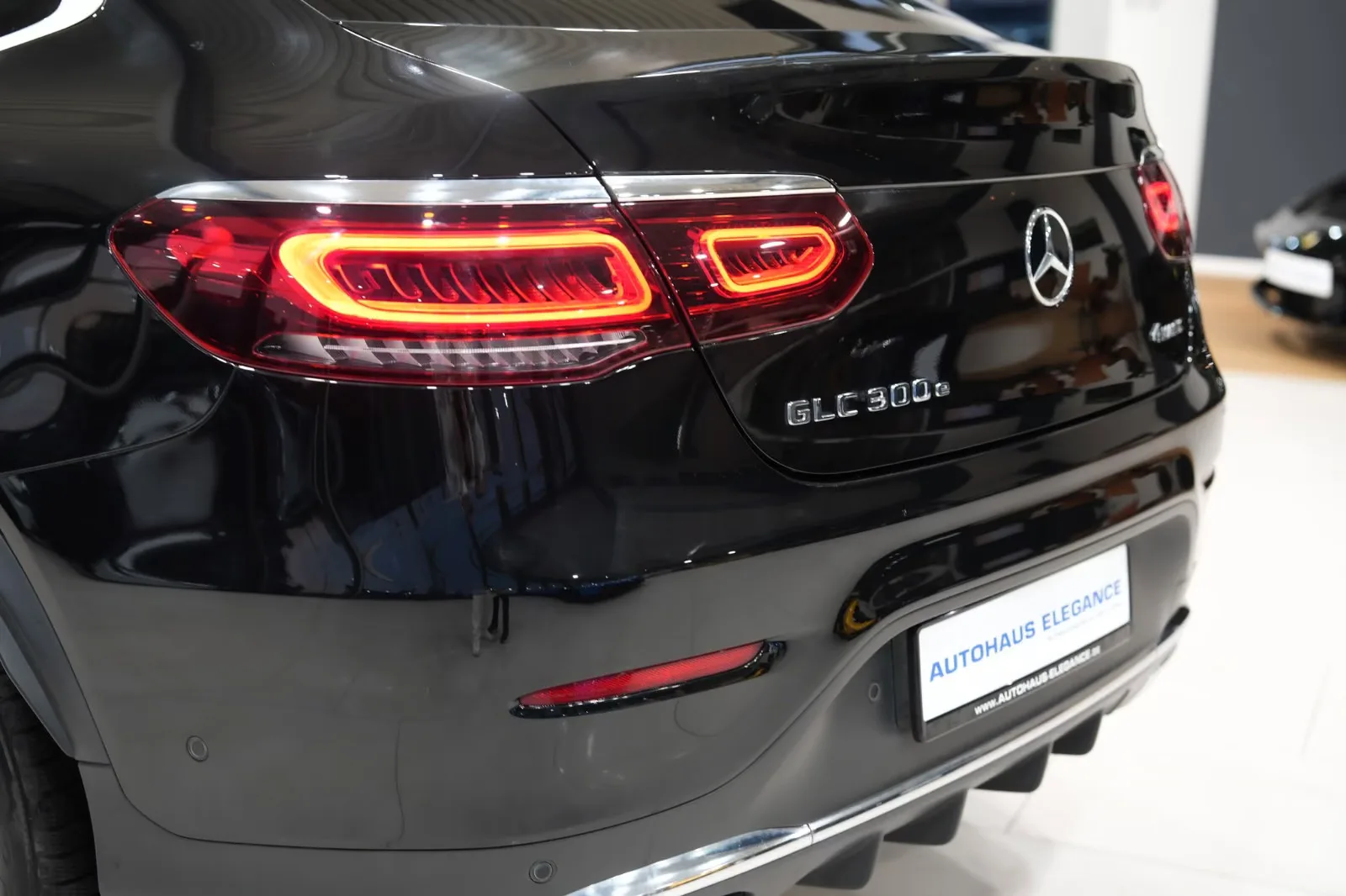2020 Mercedes-Benz GLC 300 e 4MATIC Coupé, AMG Line, 10/22