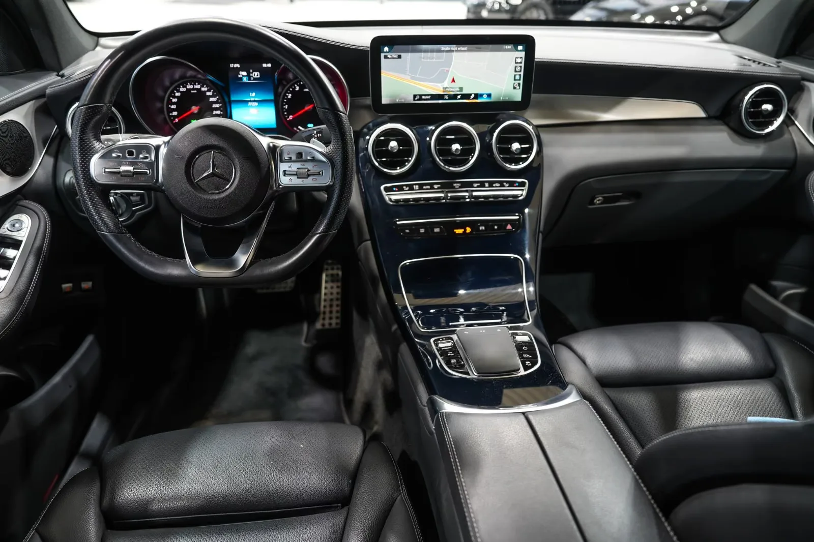 2020 Mercedes-Benz GLC 300 e 4MATIC Coupé, AMG Line, 14/22